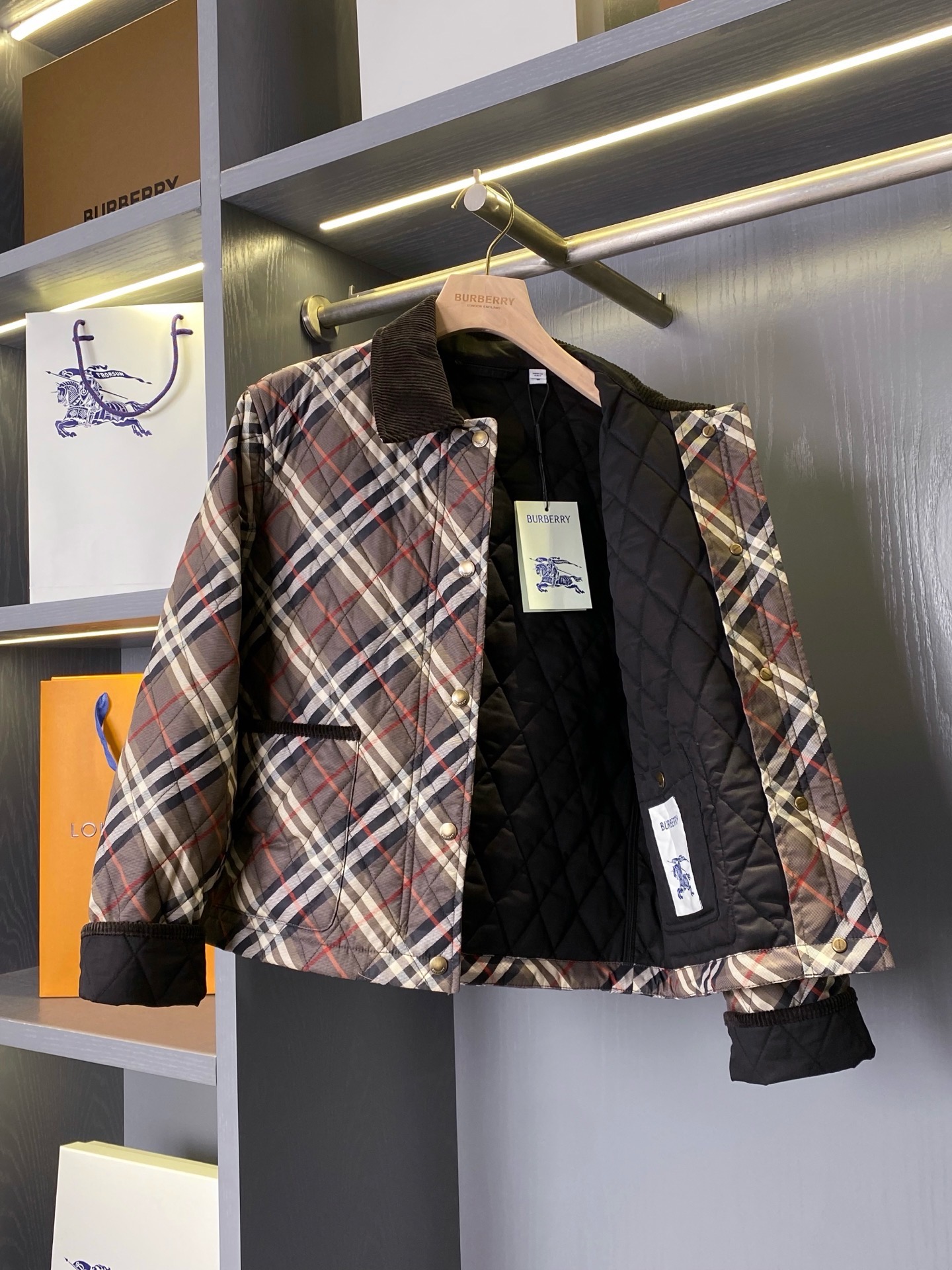 Куртка женская  Burberry укороченная