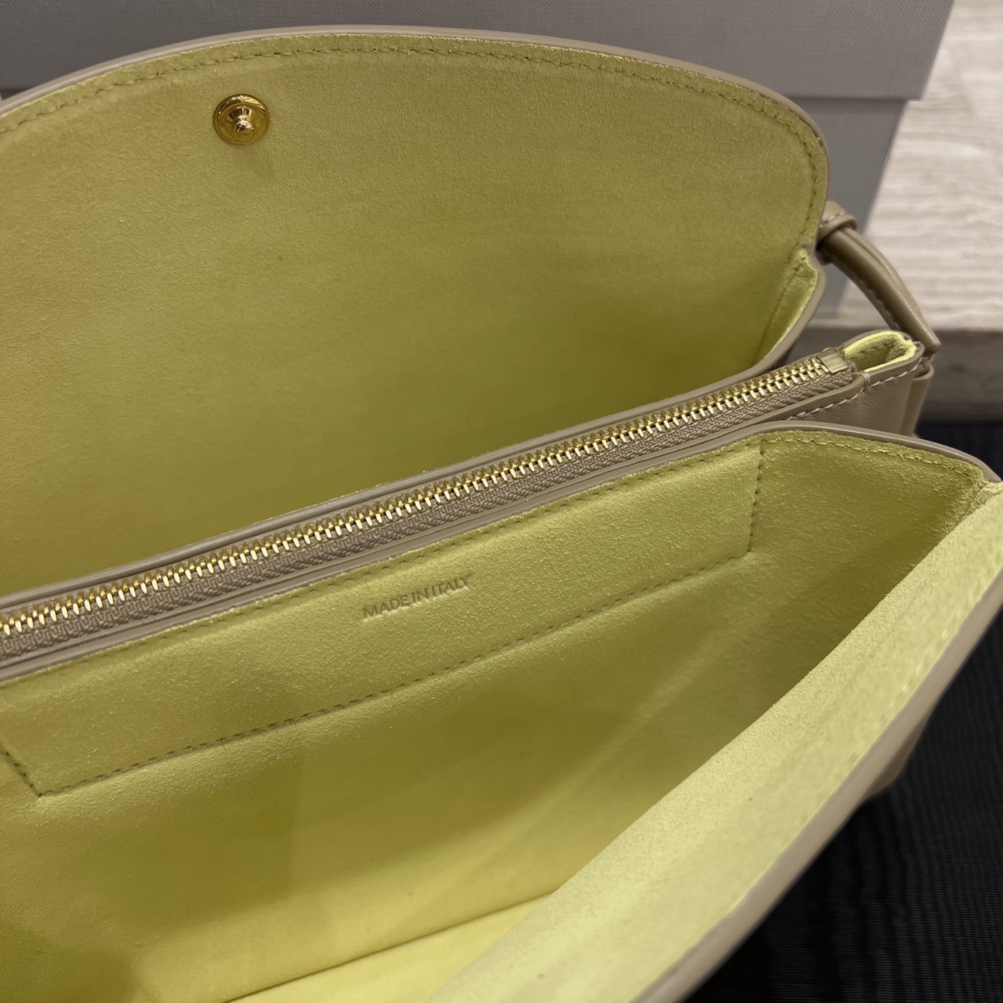 Сумка женская в стиле Celine Trio Flap бежевого цвета