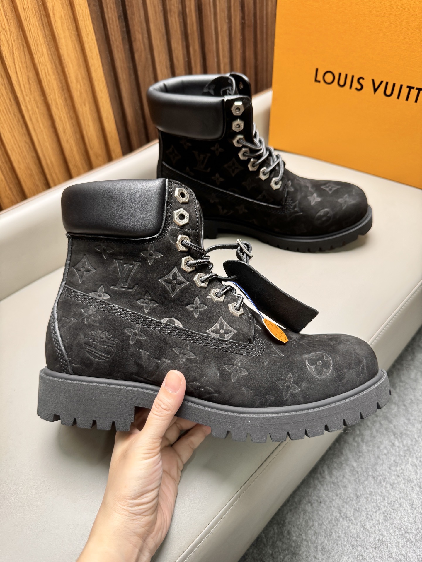 Ботинки мужские Louis Vuitton LV Remix Combat Boot чёрного цвета