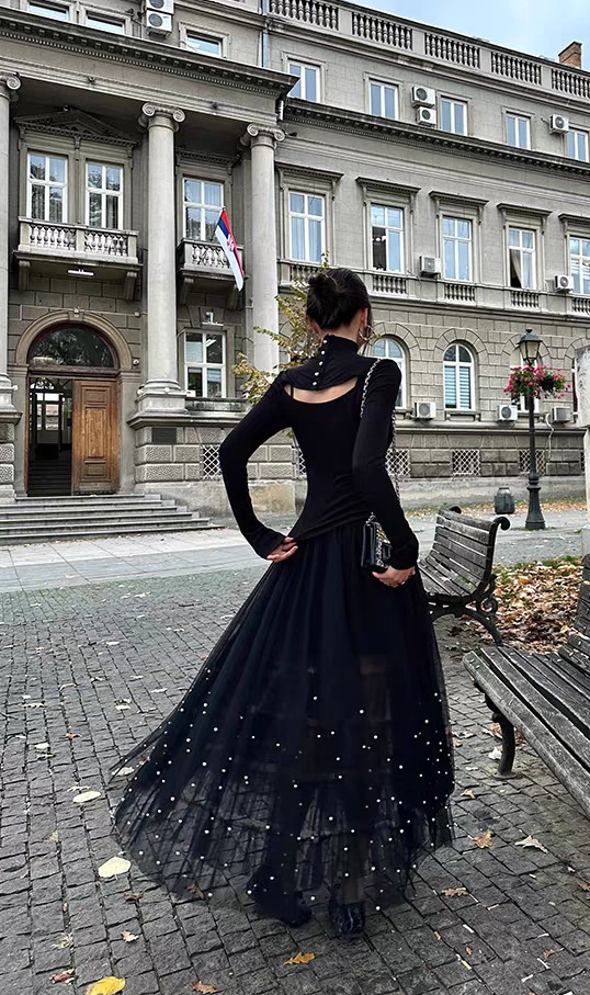 Юбка женская в стиле Dior миди из многослойной сетки чёрного цвета с декором из жемчужных бусин