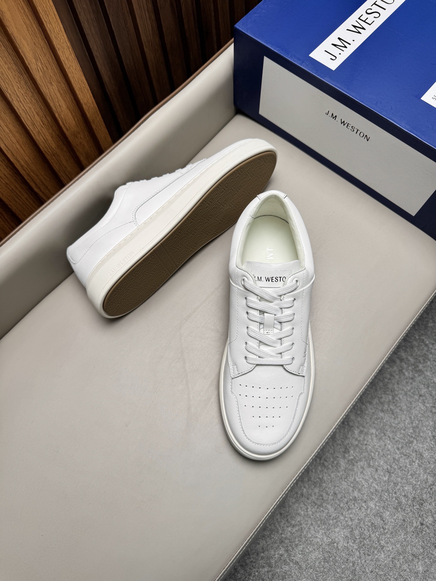 Кеды мужские в стиле J.M. Weston белого цвета