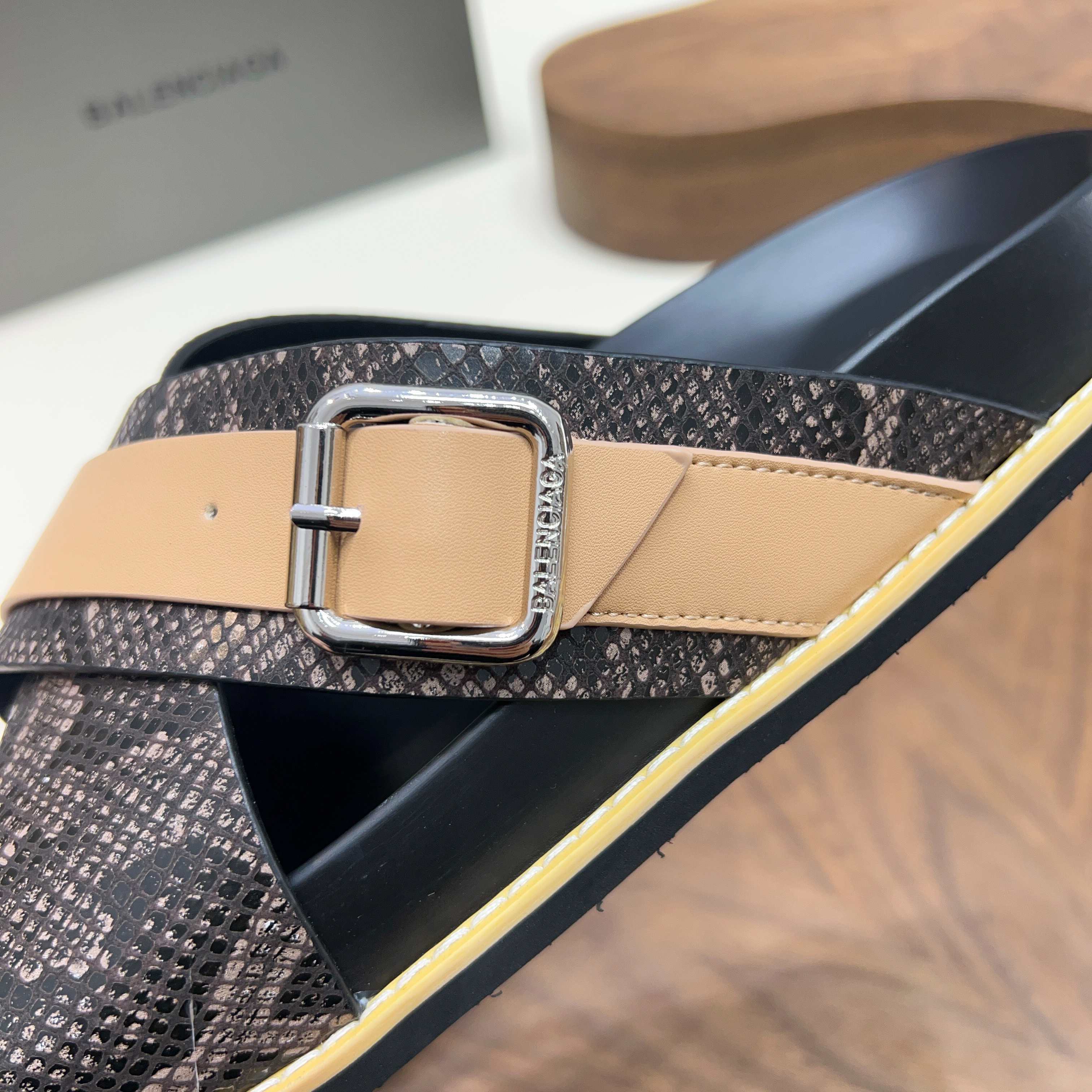 Сандалии мужские Balenciaga черного и коричневого цвета