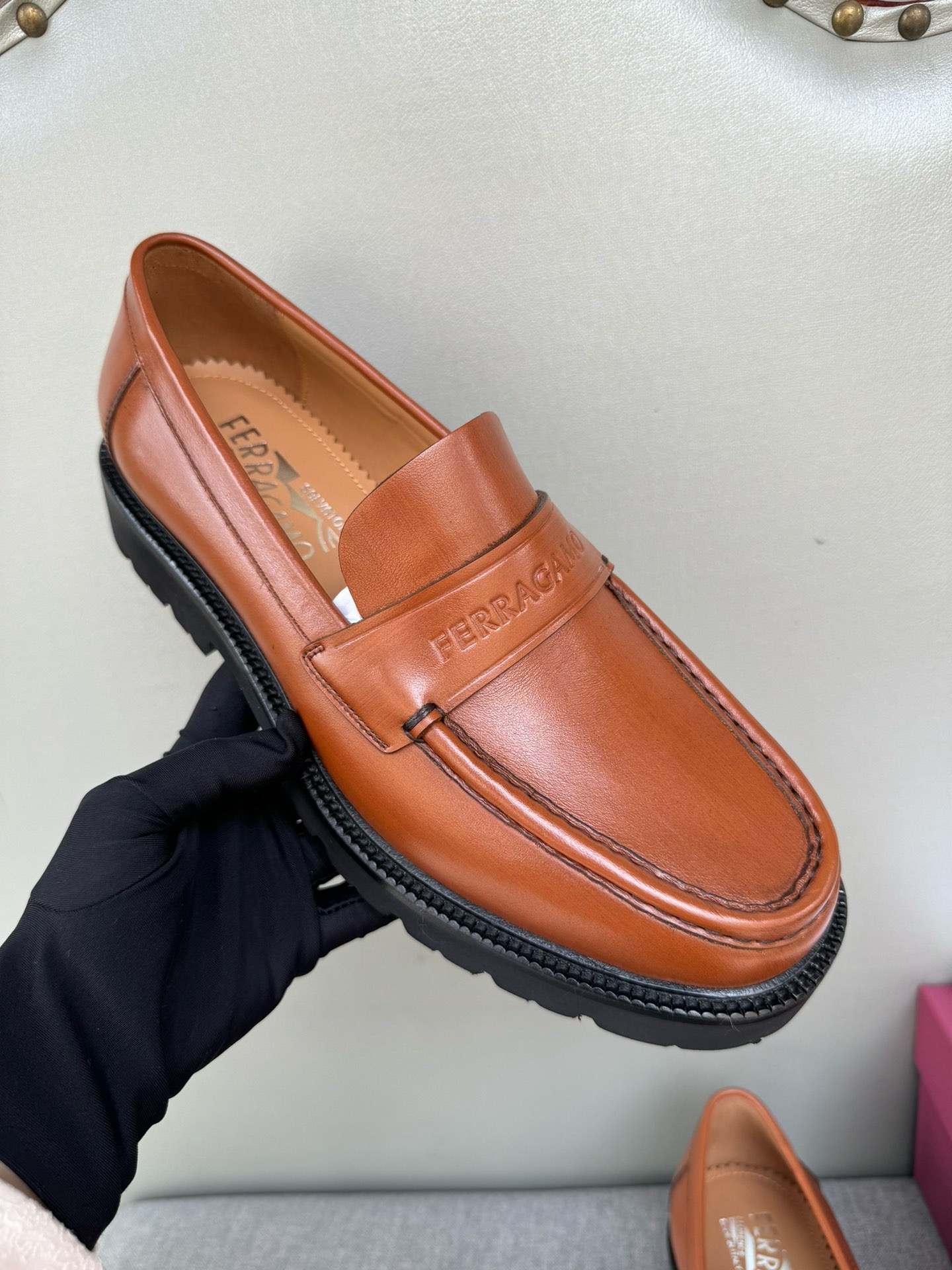 Лоферы мужские в стиле Salvatore Ferragamo из натуральной кожи коричневого цвета