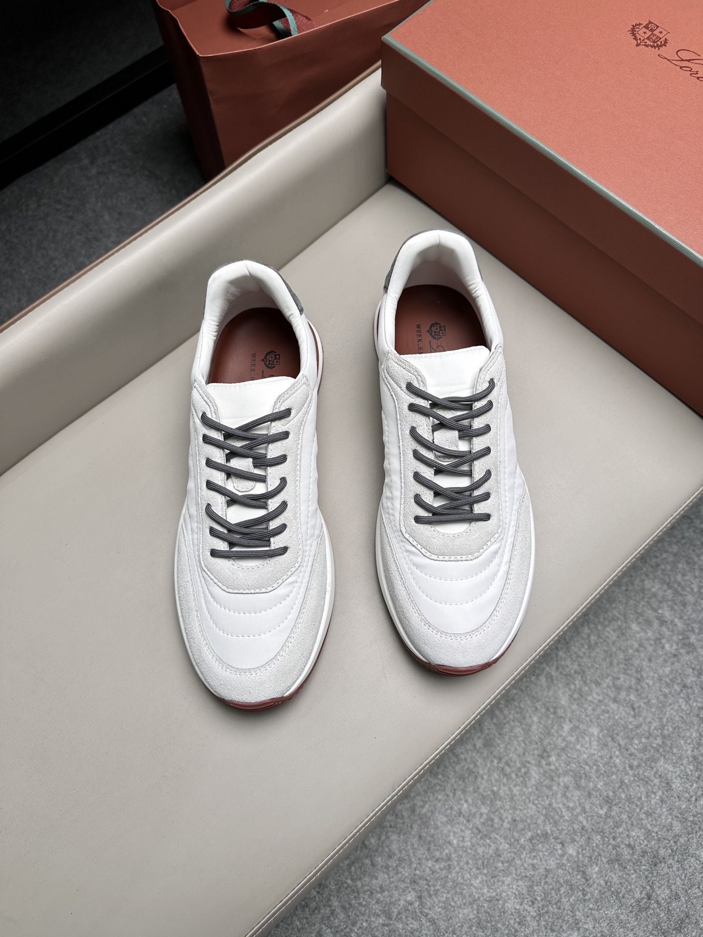 Кроссовки мужские в стиле Loro Piana белого цвета