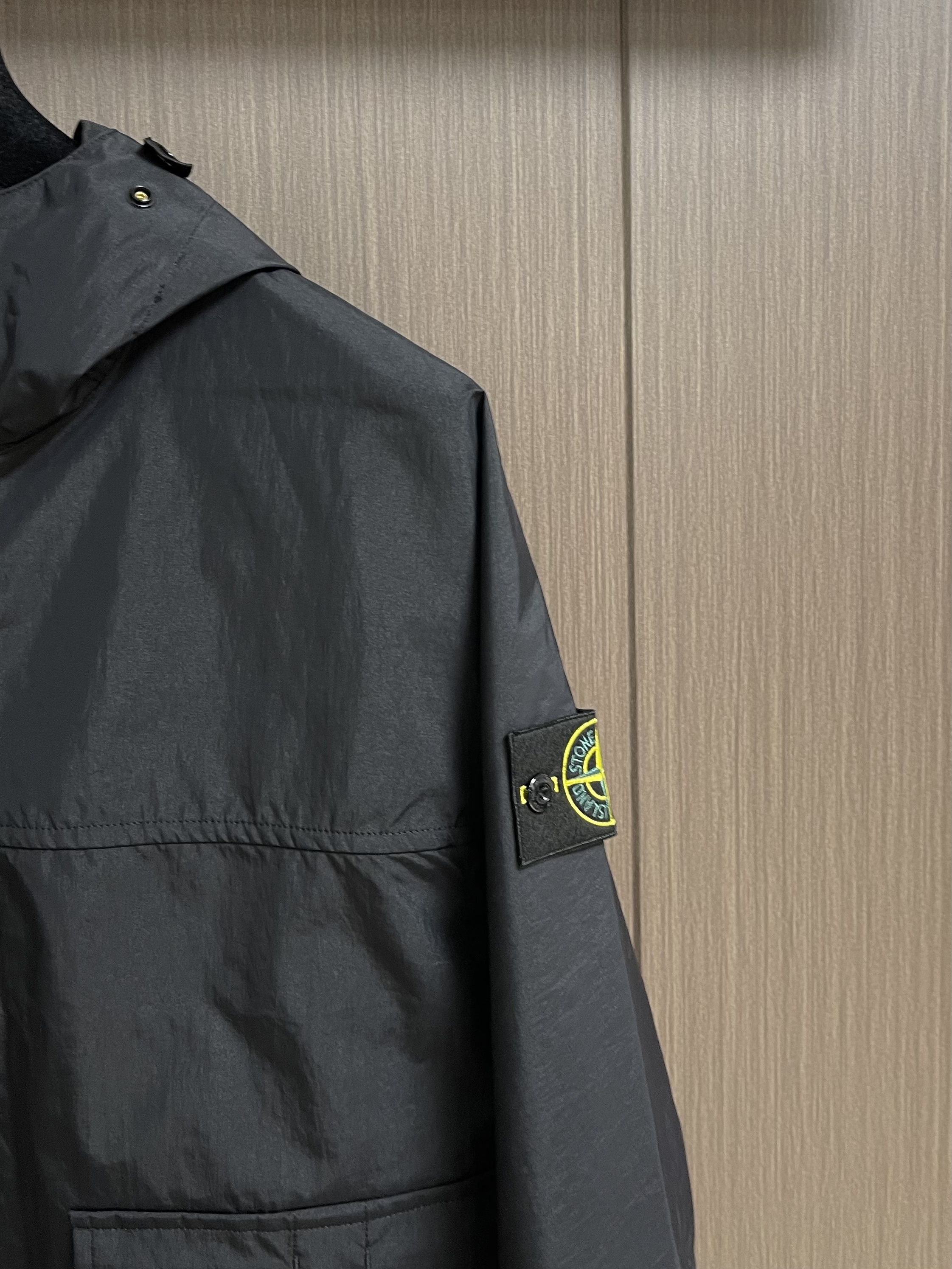 Куртка мужская Stone Island с капюшоном чёрного цвета
