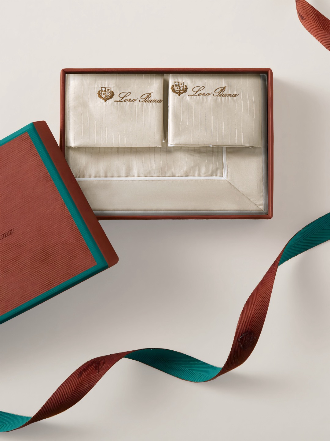 Комплект постельного белья в стиле Loro Piana Interiors голубого цвета