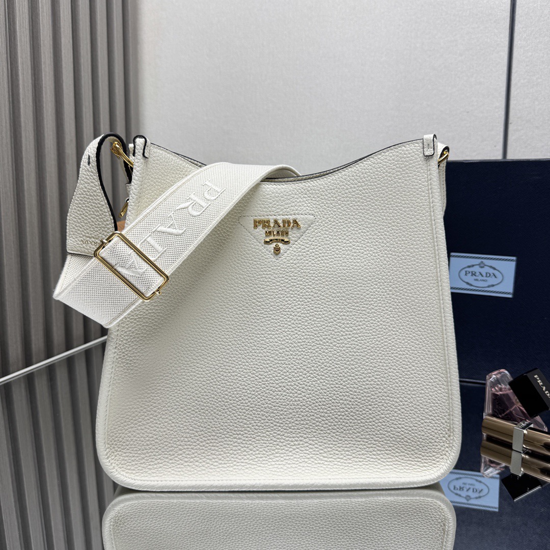 Сумка женская в стиле Prada tote белого цвета с плечевым ремнём (30×28×12 см)