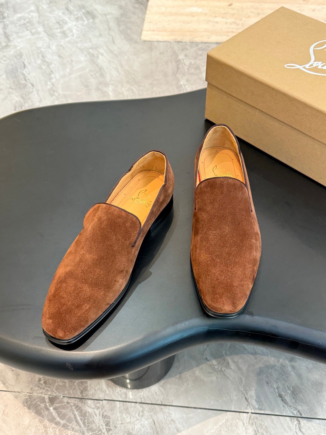Лоферы мужские Christian Louboutin Dandelion коричневого цвета