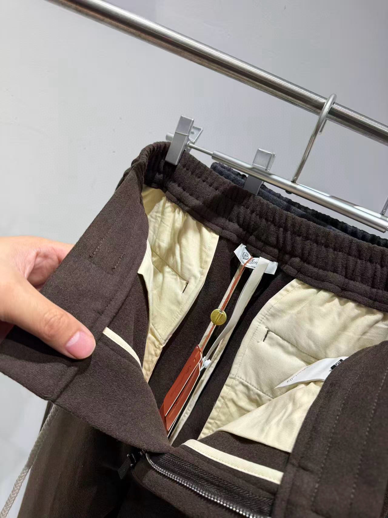 Брюки мужские в стиле Loro Piana  кофейного цвета с эластичным поясом