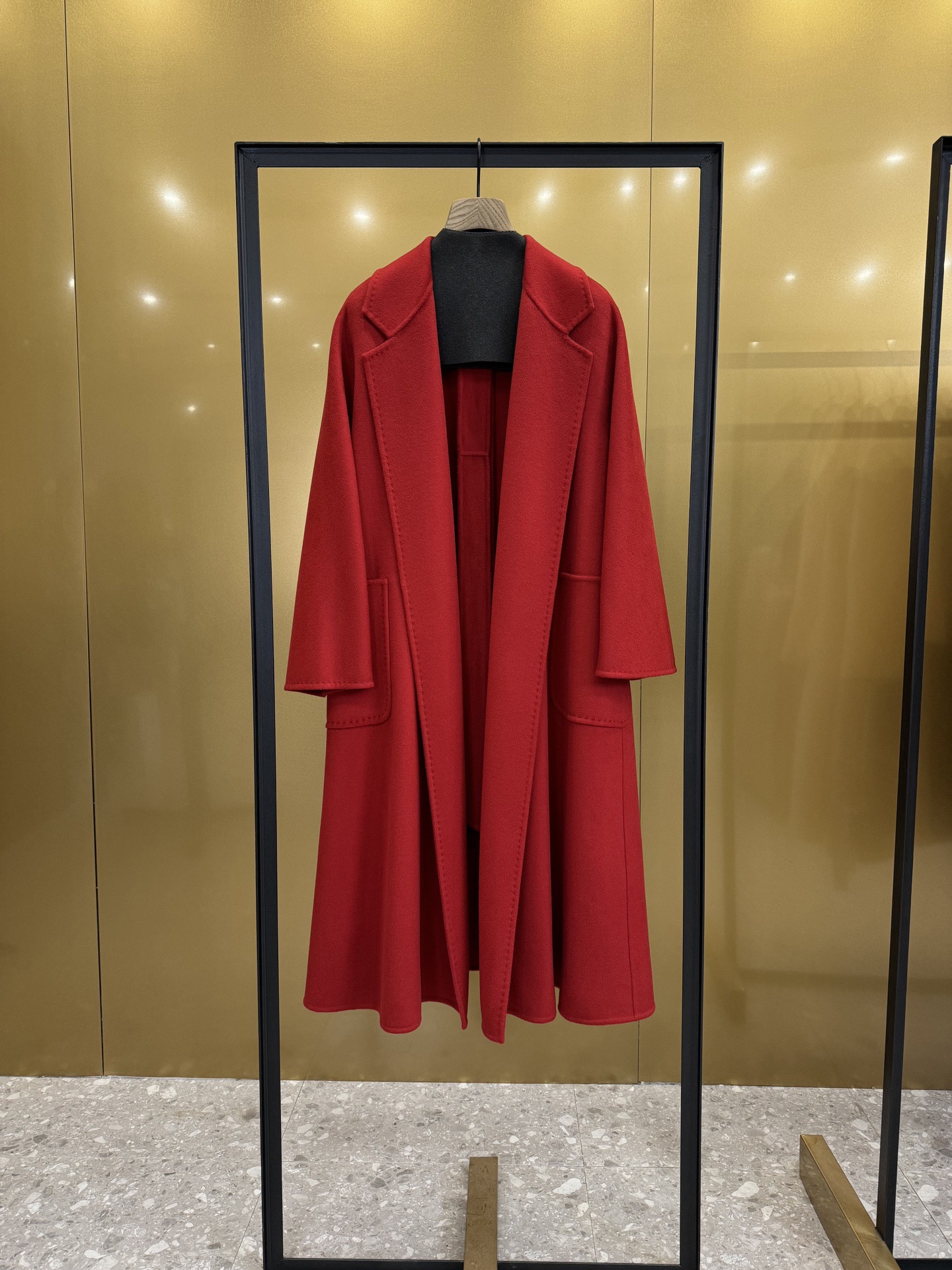 Пальто женское в стиле Max Mara Ludmilla красного цвета 