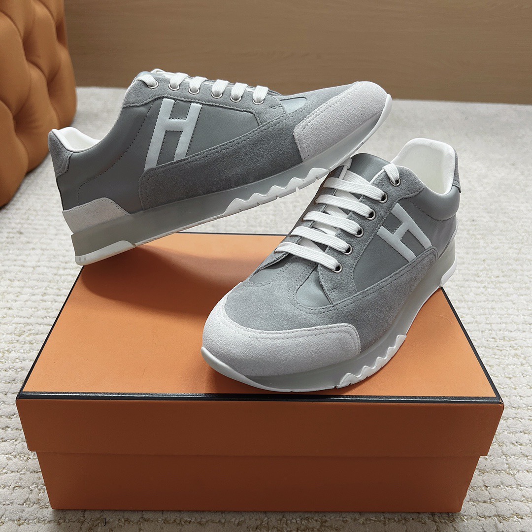 Кроссовки унисекс в стиле Hermes Trail светло-серого цвета