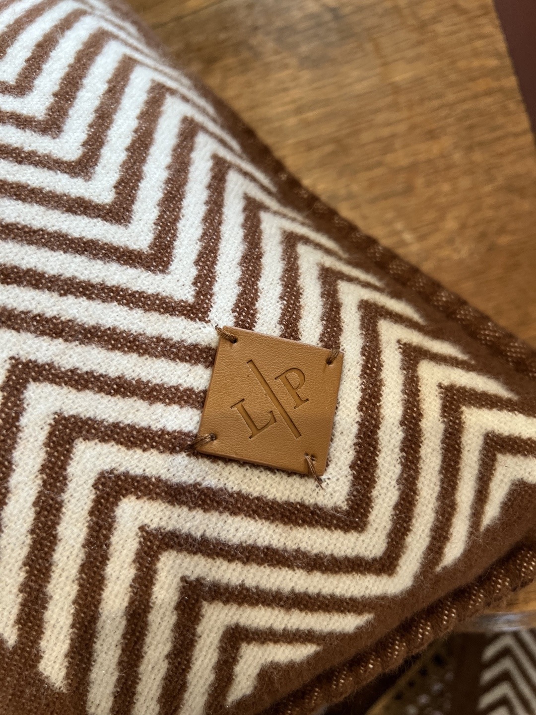 Подушка декоративная в стиле Loro Piana с геометрическим жаккардовым узором