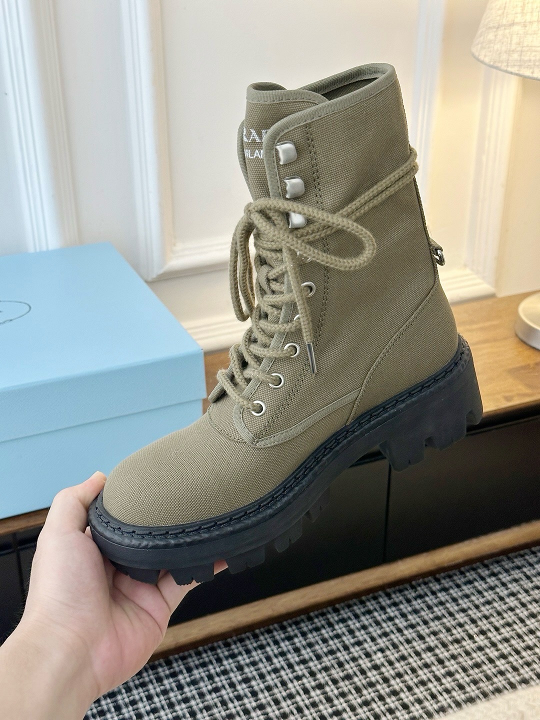 Ботинки женские Prada Canvas Combat Boot цвета хаки
