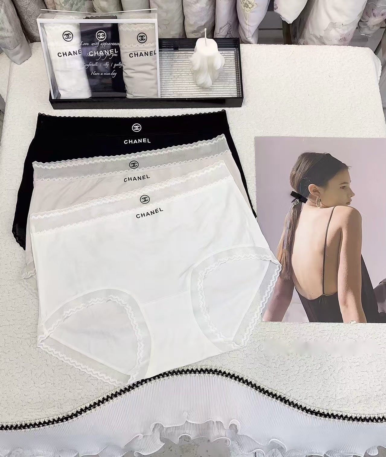 Трусы женские Chanel из хлопка и эластана с кружевной отделкой (набор 3 шт.)
