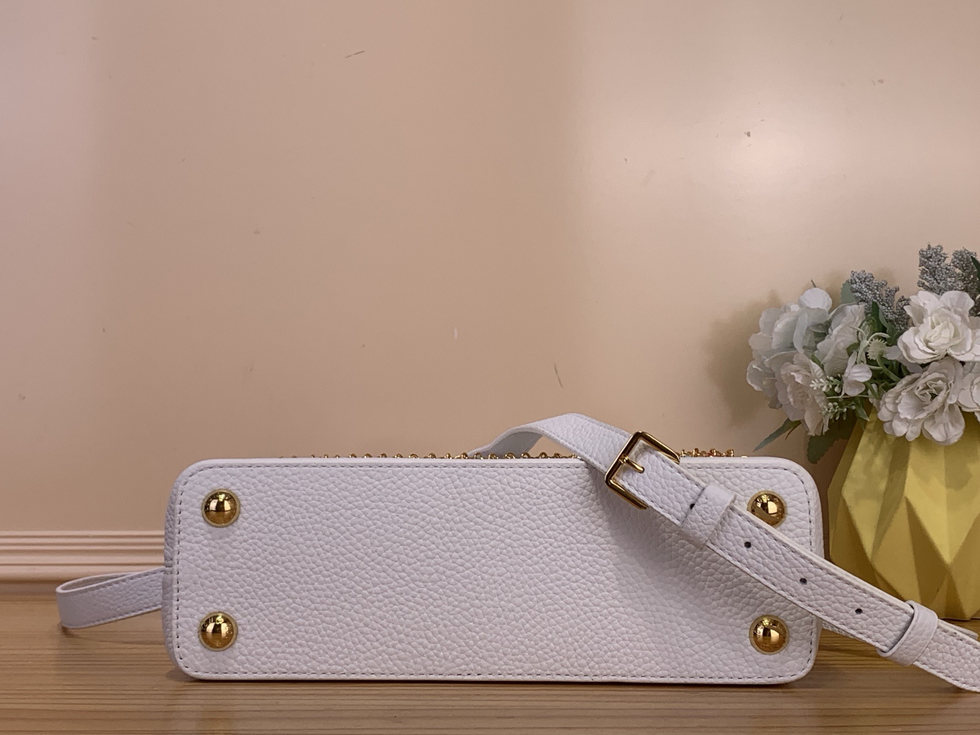 Сумка женская в стиле Louis Vuitton Capucines BB Confetti с декоративной цепочкой