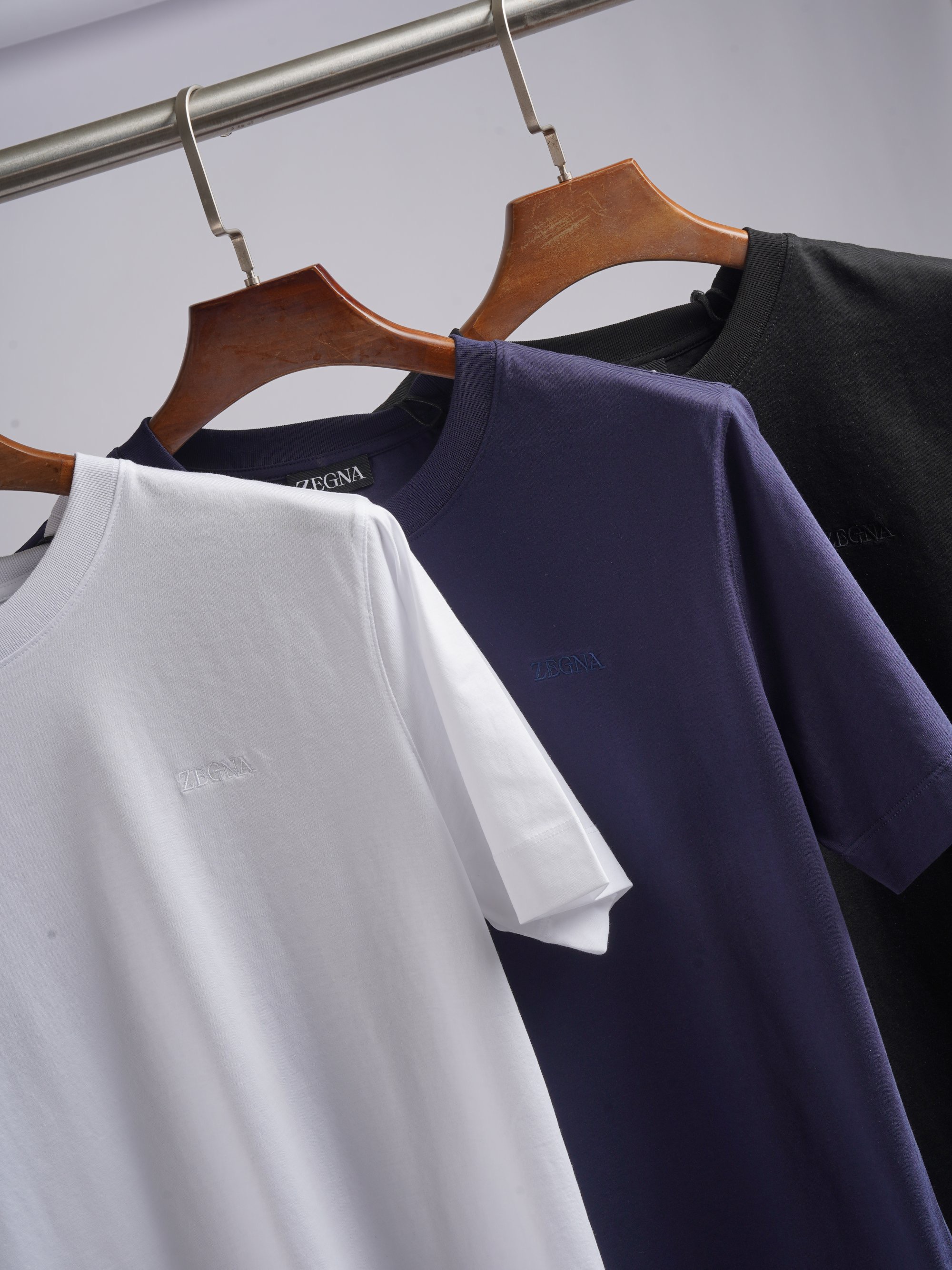 Футболка мужская в стиле Zegna из хлопка с вышивкой в тон чёрного цвета