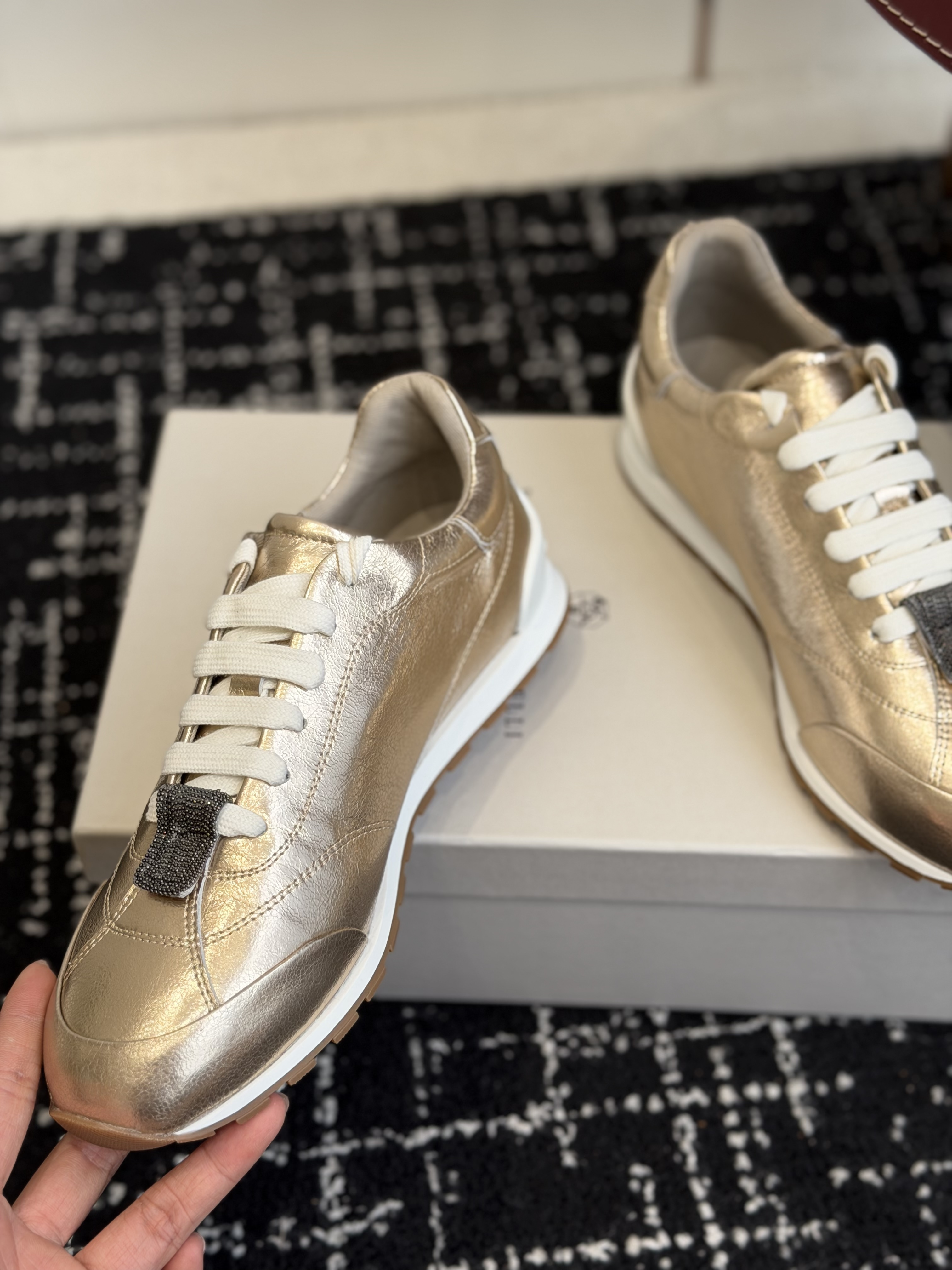 Кроссовки женские в стиле Brunello Cucinelli золотого цвета