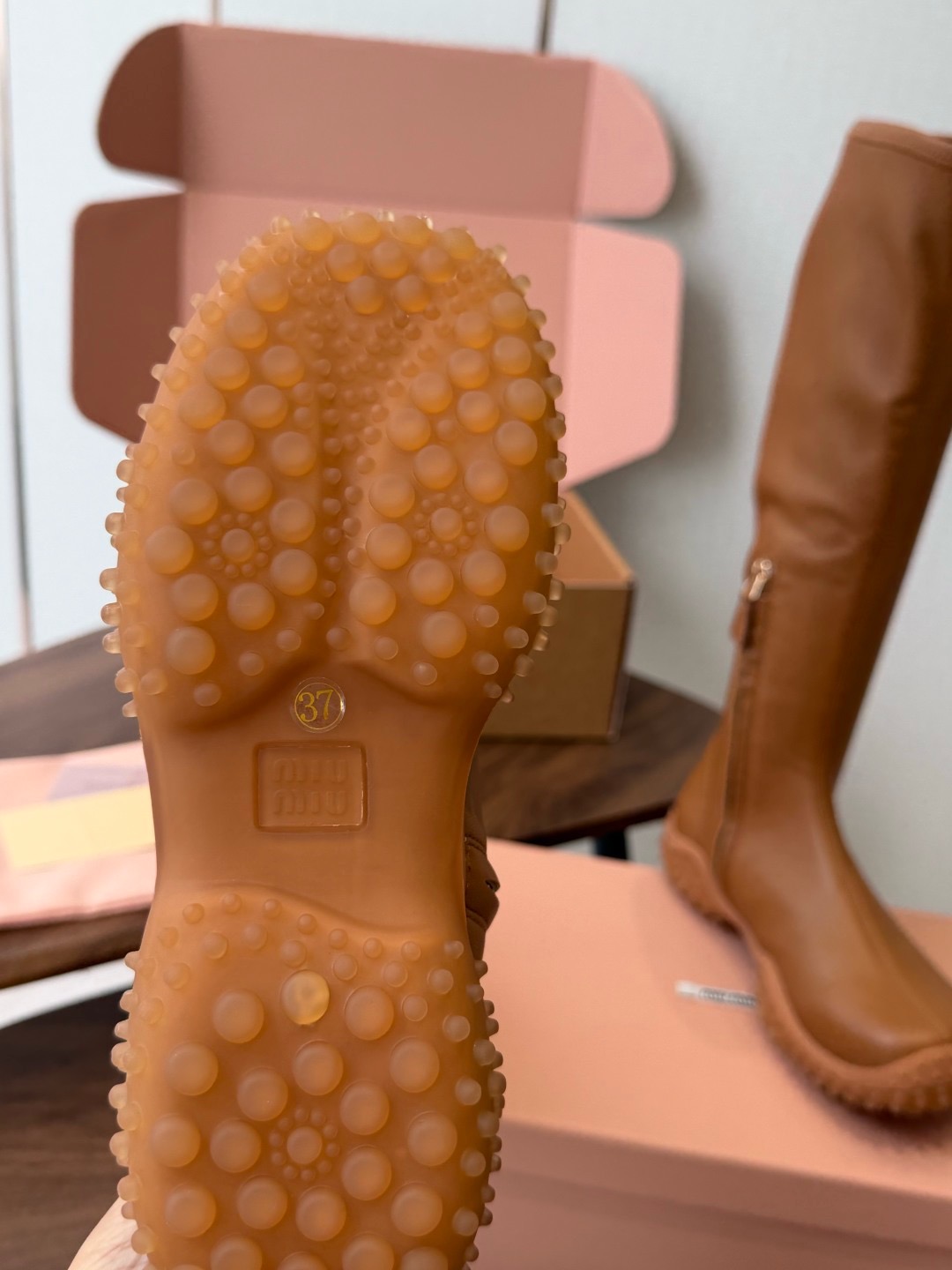 Сапоги женские Miu Miu коричневого цвета
