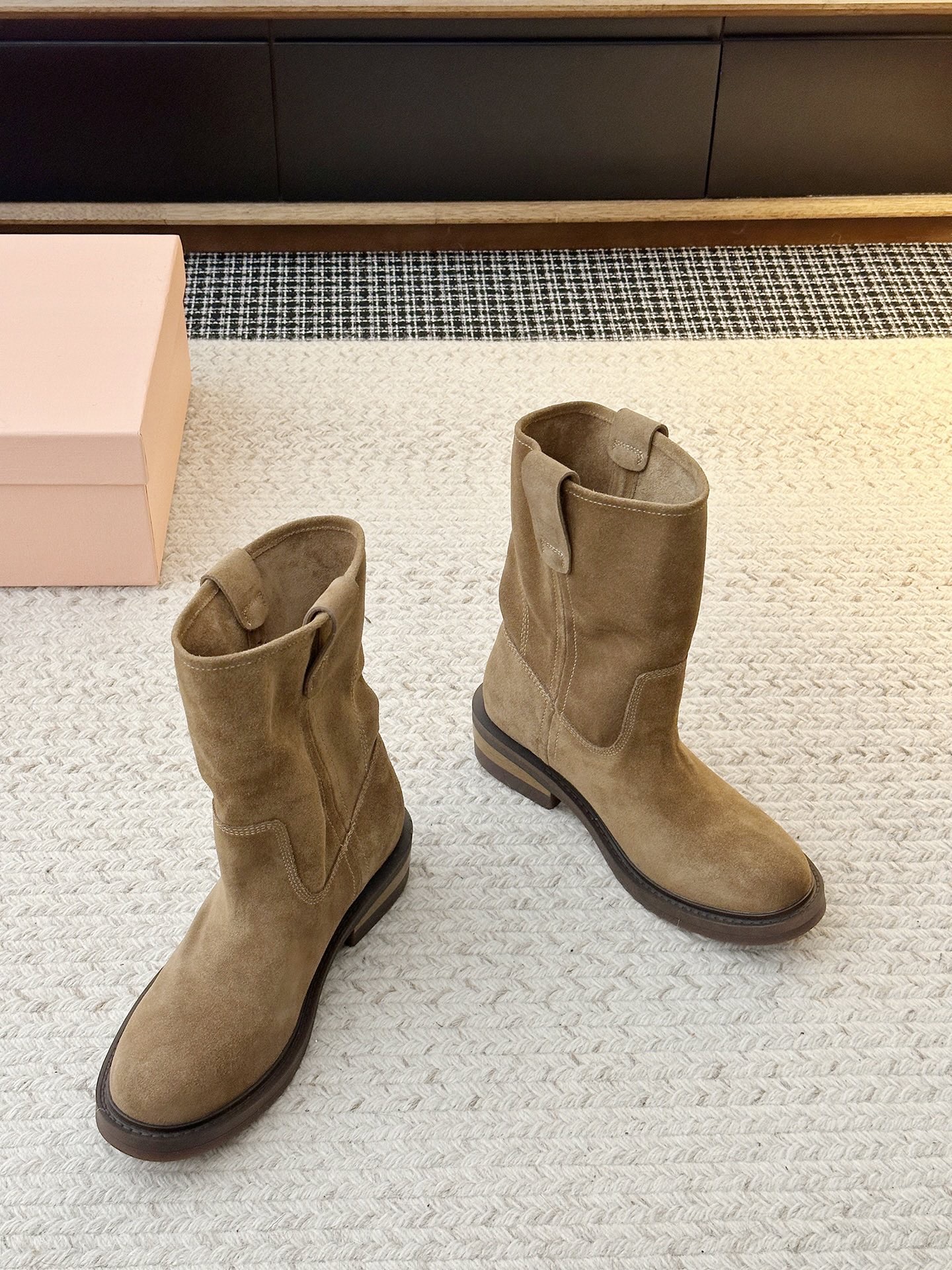 Сапоги Miu Miu Suede Boots светло-коричневого цвета