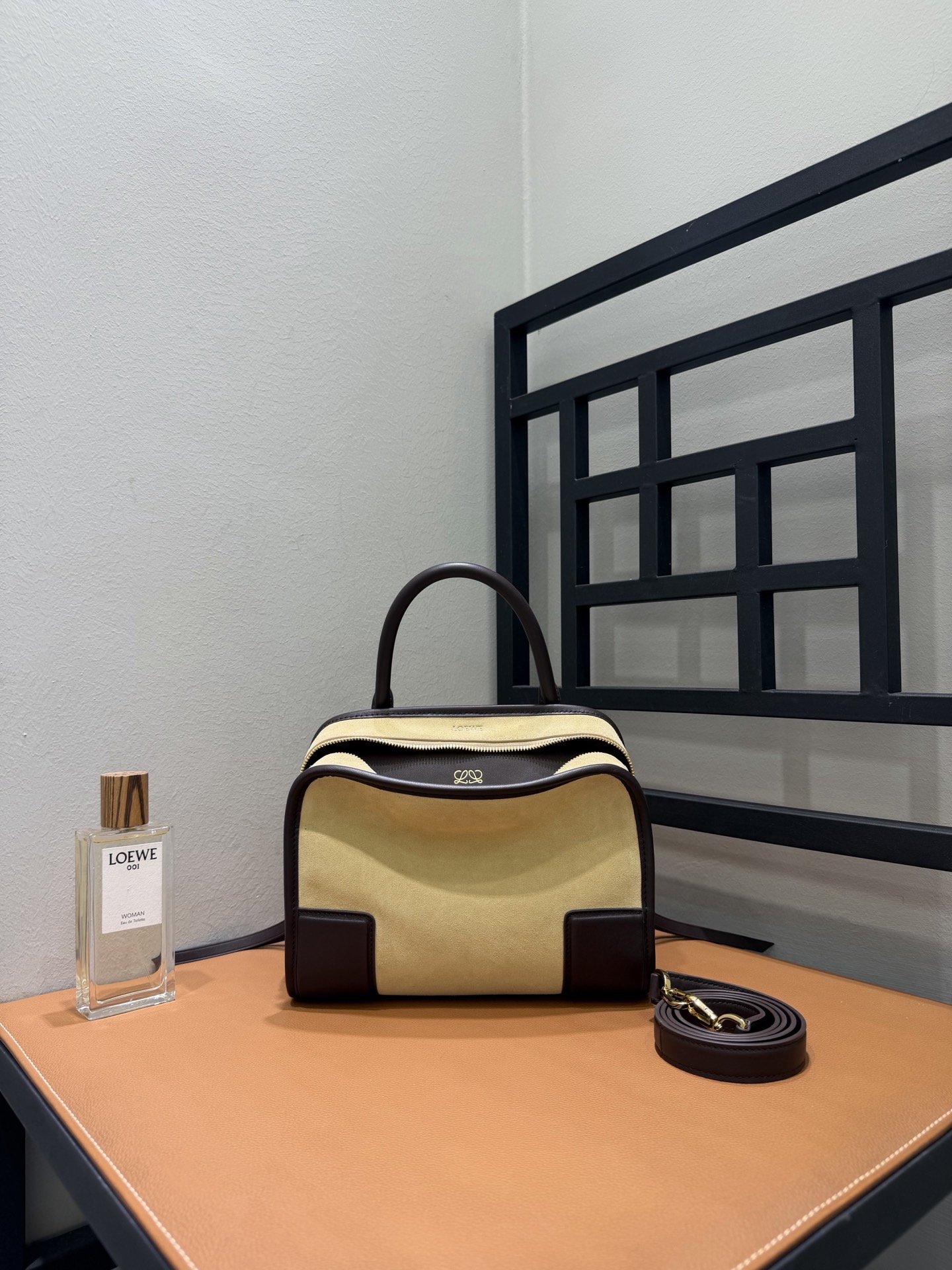 Сумка женская в стиле Loewe Amazona 180 из бежево-коричневого цвета