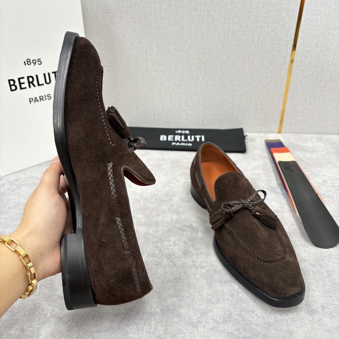 Лоферы мужские в стиле Berluti Lorenzo из натуральной замши коричневого цвета