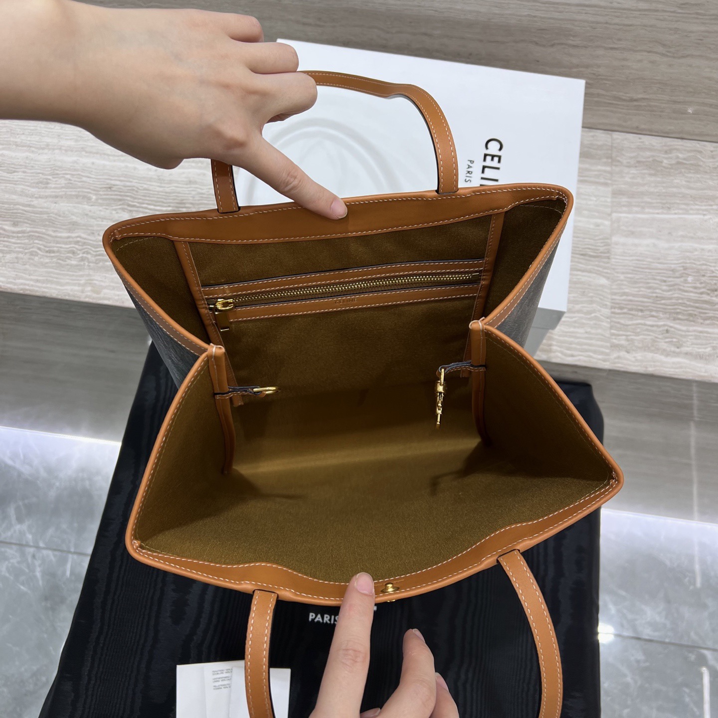 Сумка-шоппер женская в стиле Celine Flat Shopper Triomphe средняя