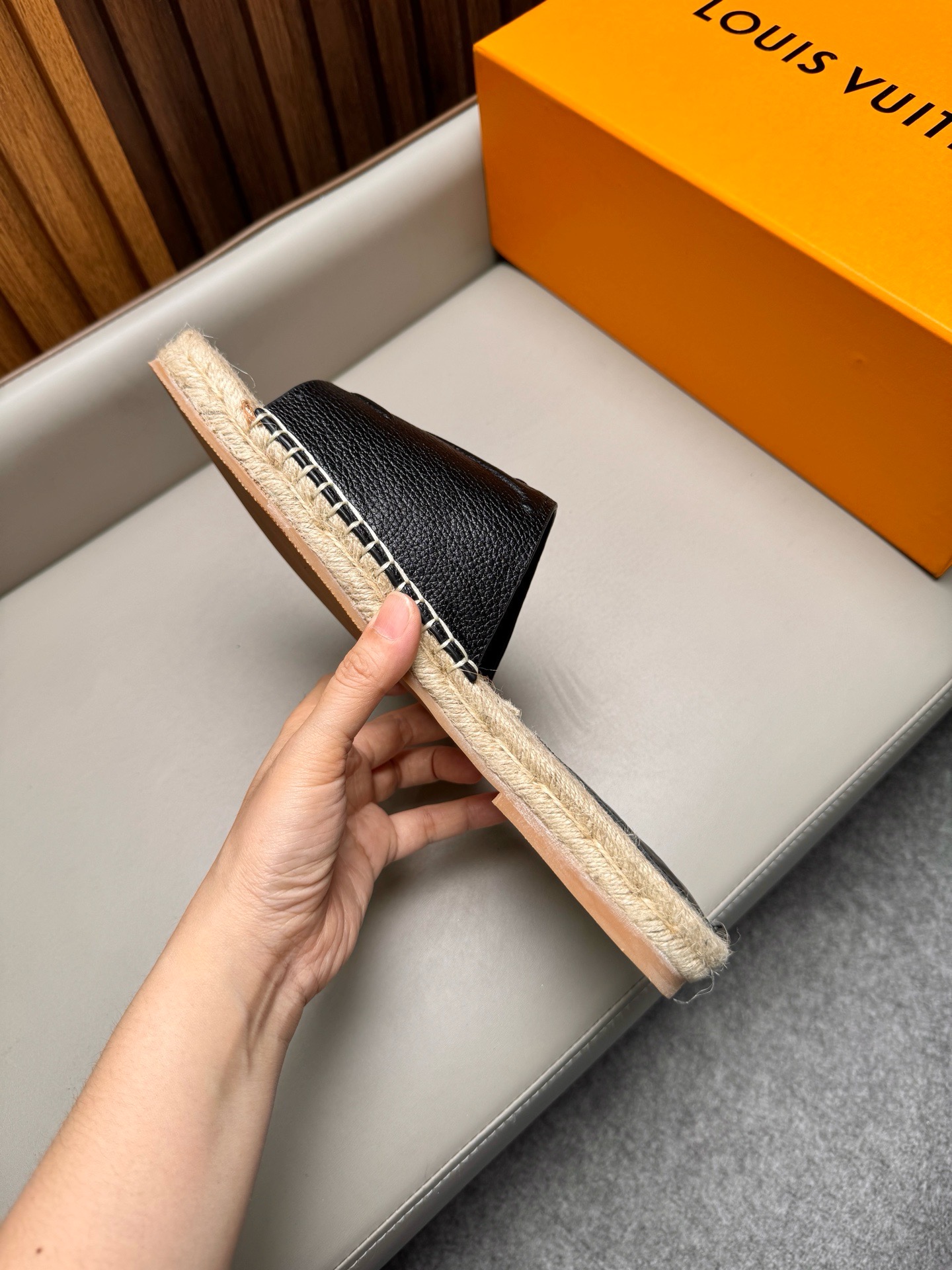 Шлёпанцы мужские Louis Vuitton черного цвета