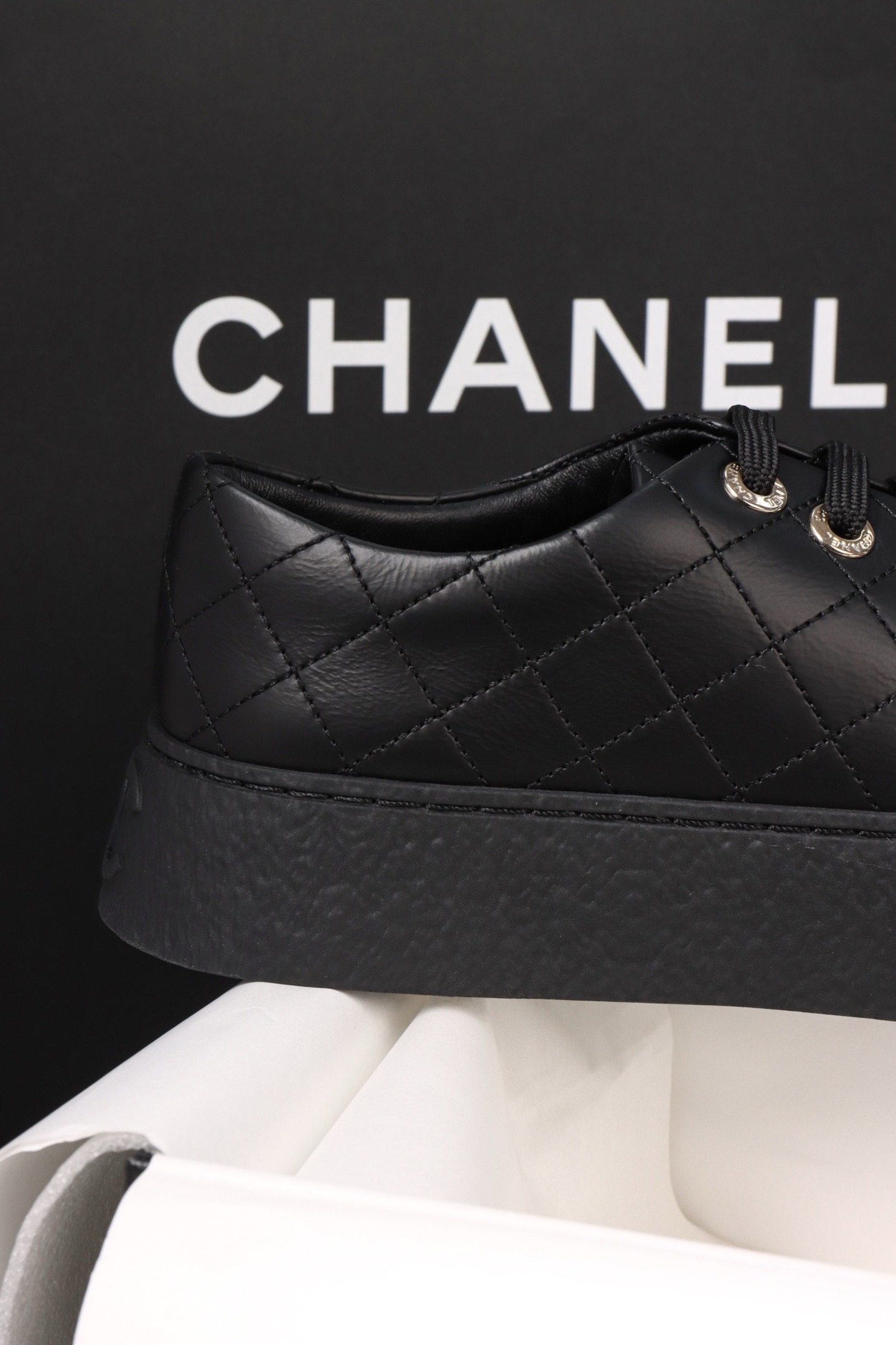 Кеды женские Chanel 25A из натуральной кожи черного цвета