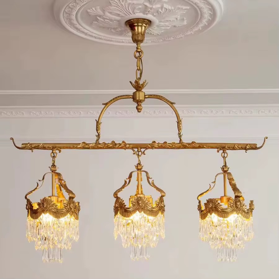 Люстра потолочная латунная с кристаллами в классическом стиле