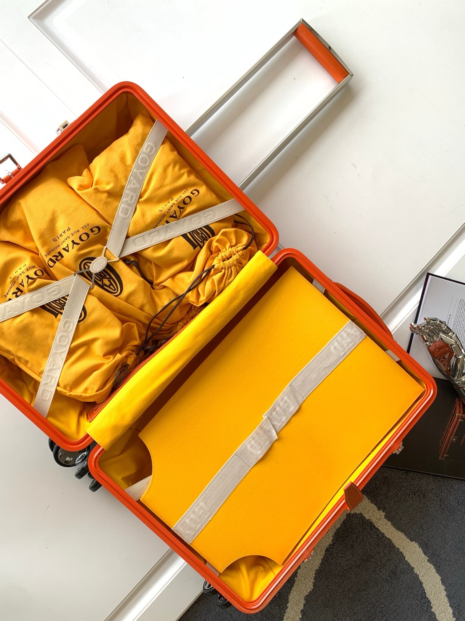 Чемодан Goyard Bourget PM оранжевого цвета