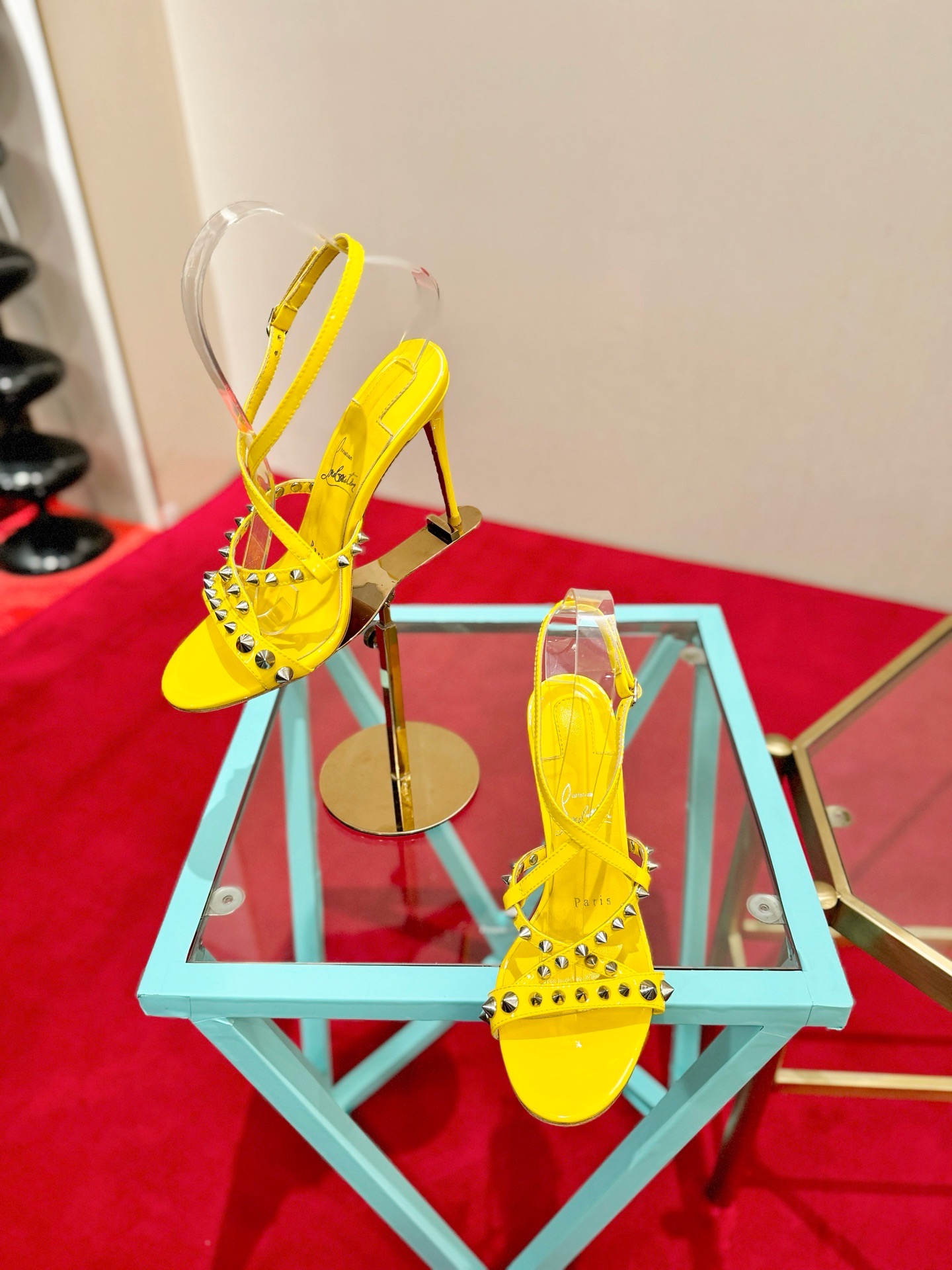 Босоножки женские в стиле Christian Louboutin So Kate желтого цвета