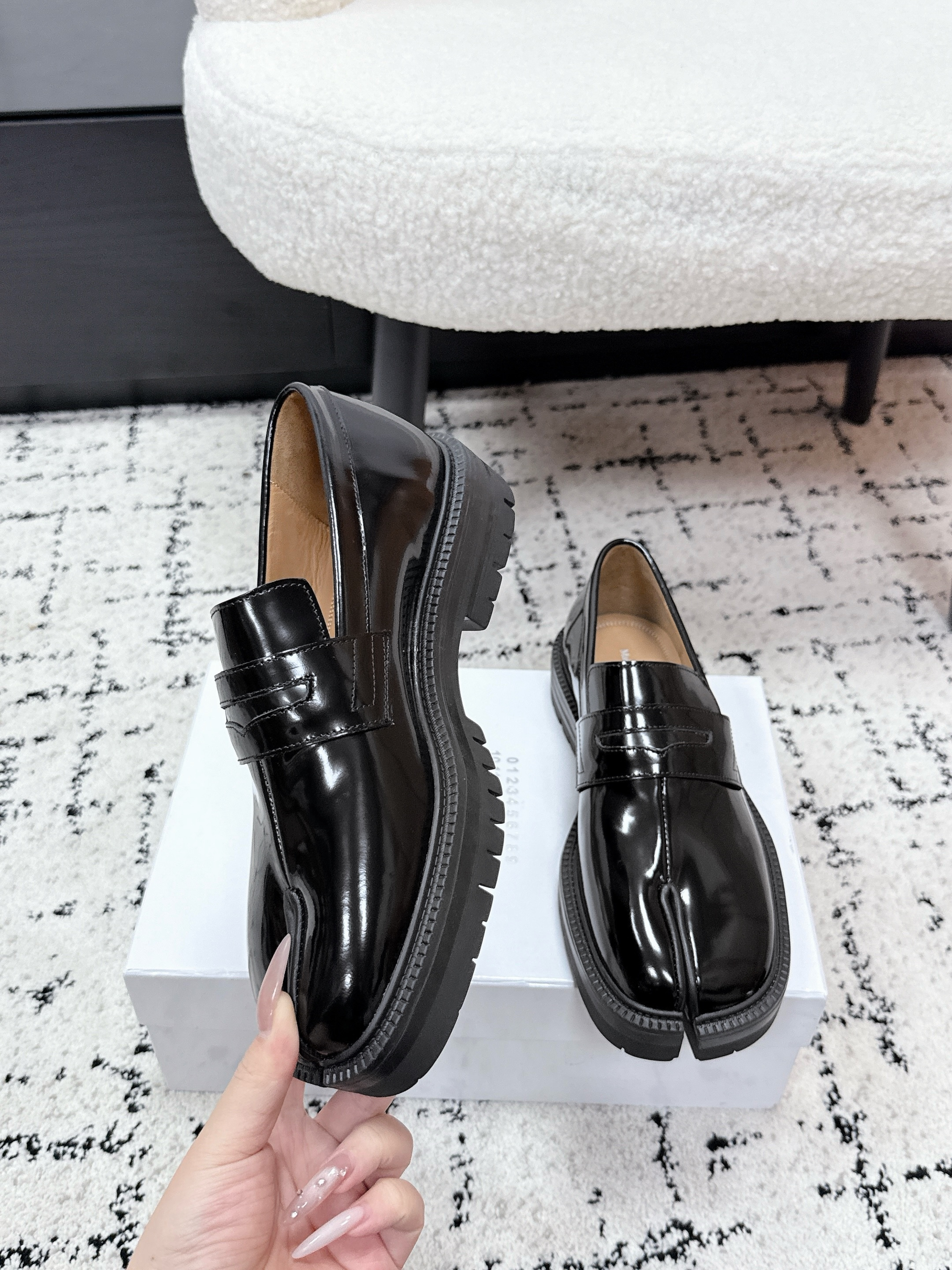 Лоферы Maison Margiela Tabi Babouches чёрного цвета