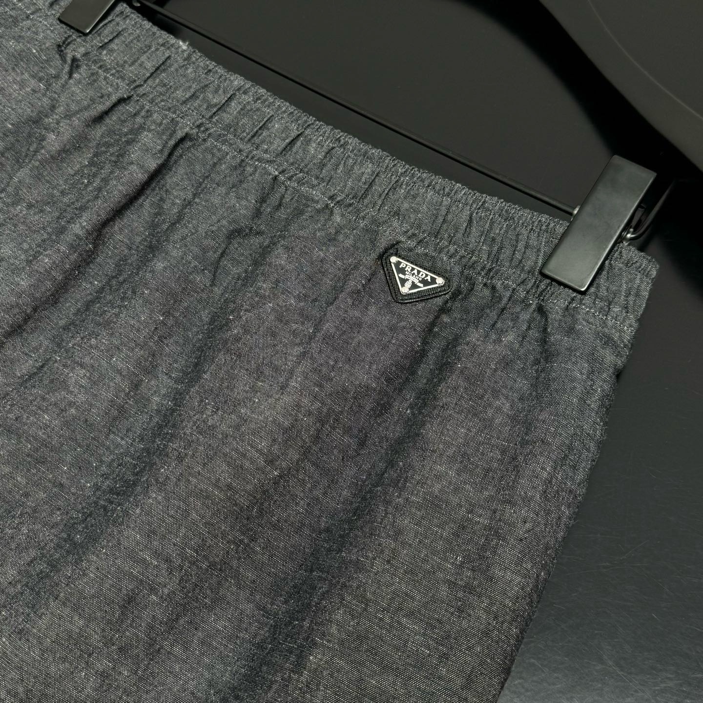 Юбка женская Prada Chambray тёмно-серого цвета