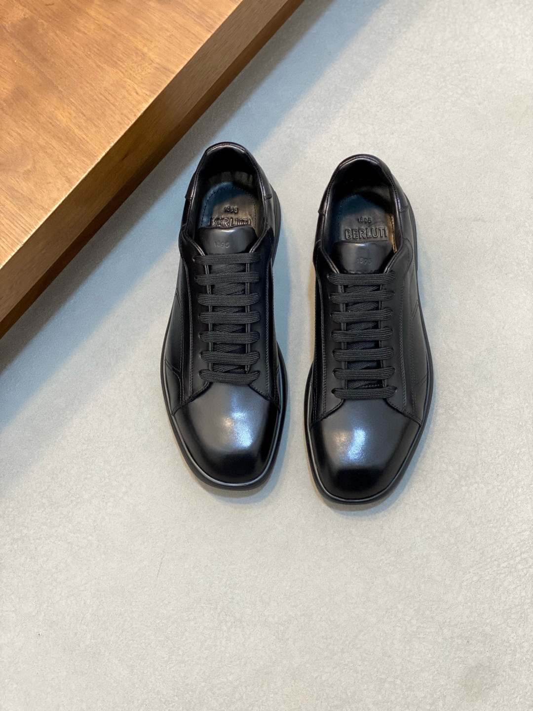 Кроссовки мужские в стиле Berluti из натуральной кожи чёрного цвета