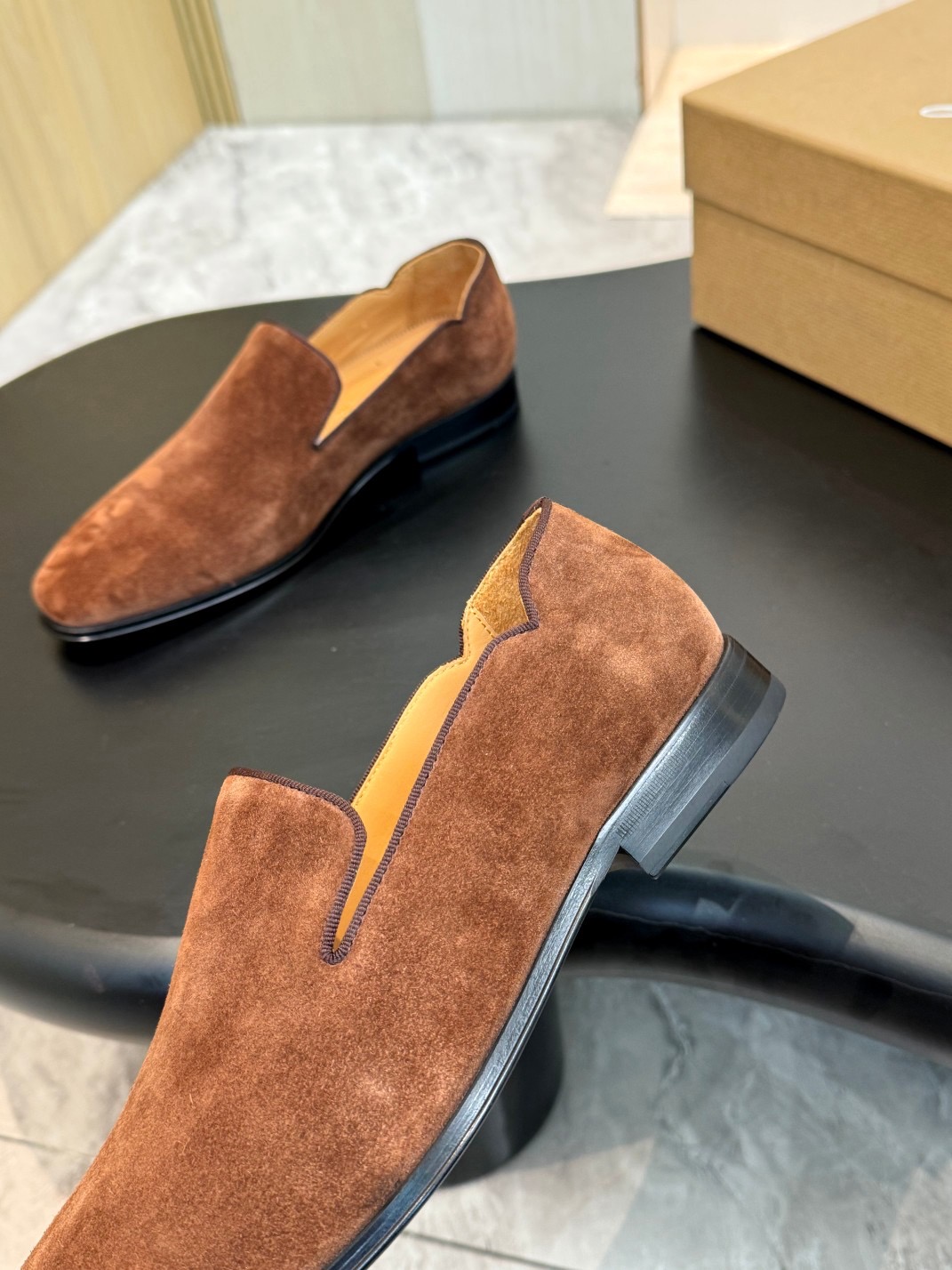 Лоферы мужские Christian Louboutin Dandelion коричневого цвета