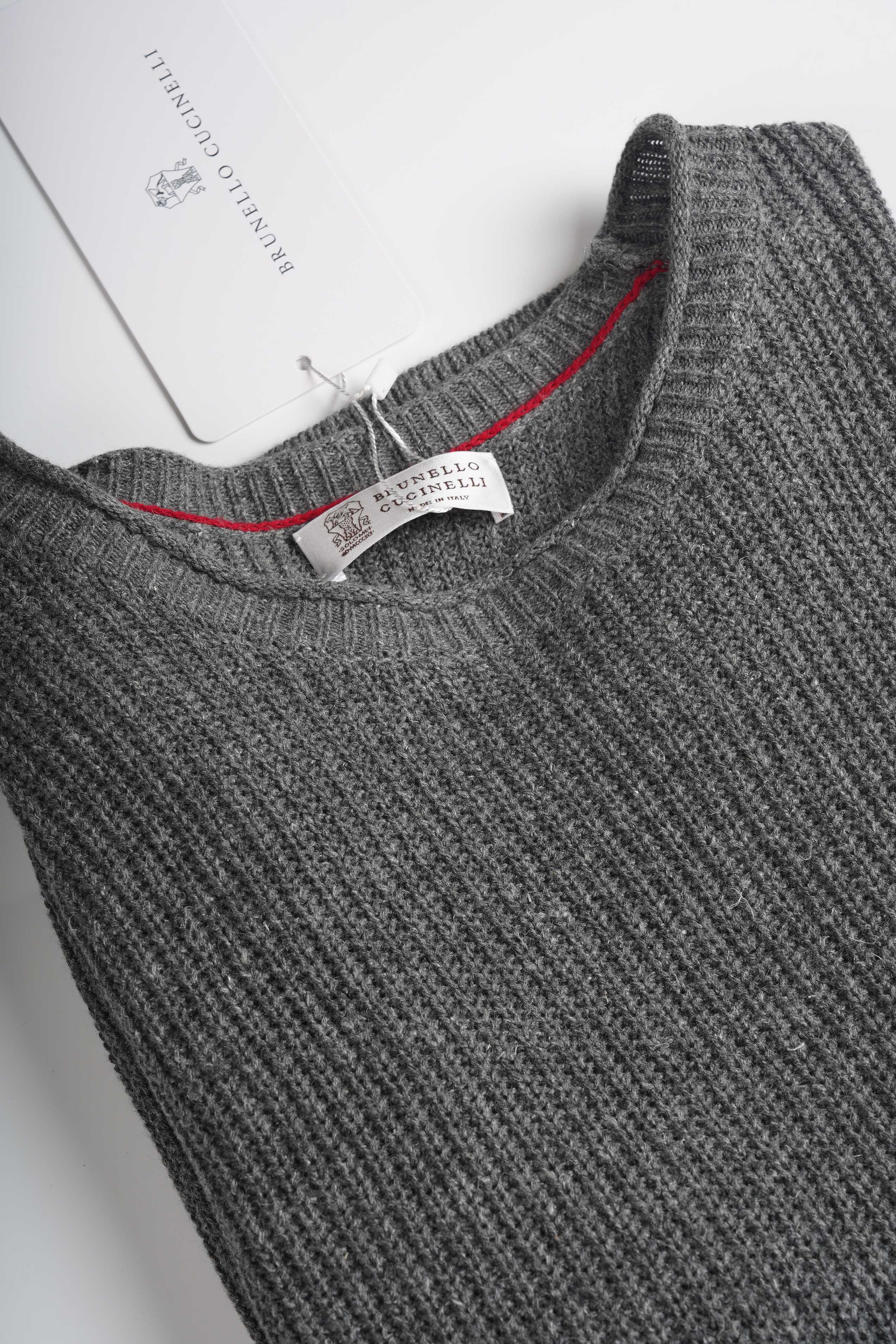 Футболка мужская в стиле Brunello Cucinelli из льна и хлопка серого цвета 