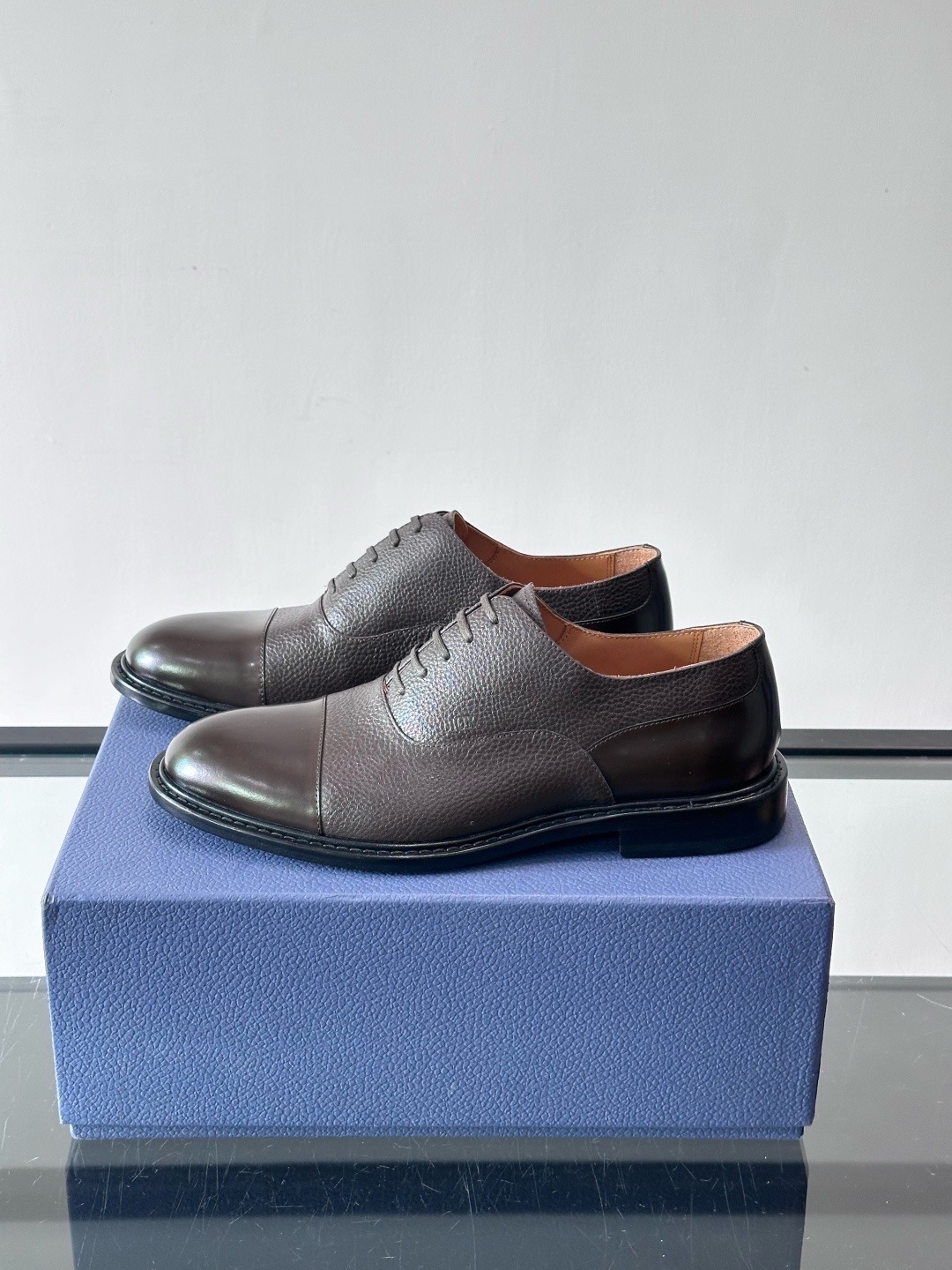 Туфли мужские в стиле Dior Oxford из натуральной кожи коричневого цвета