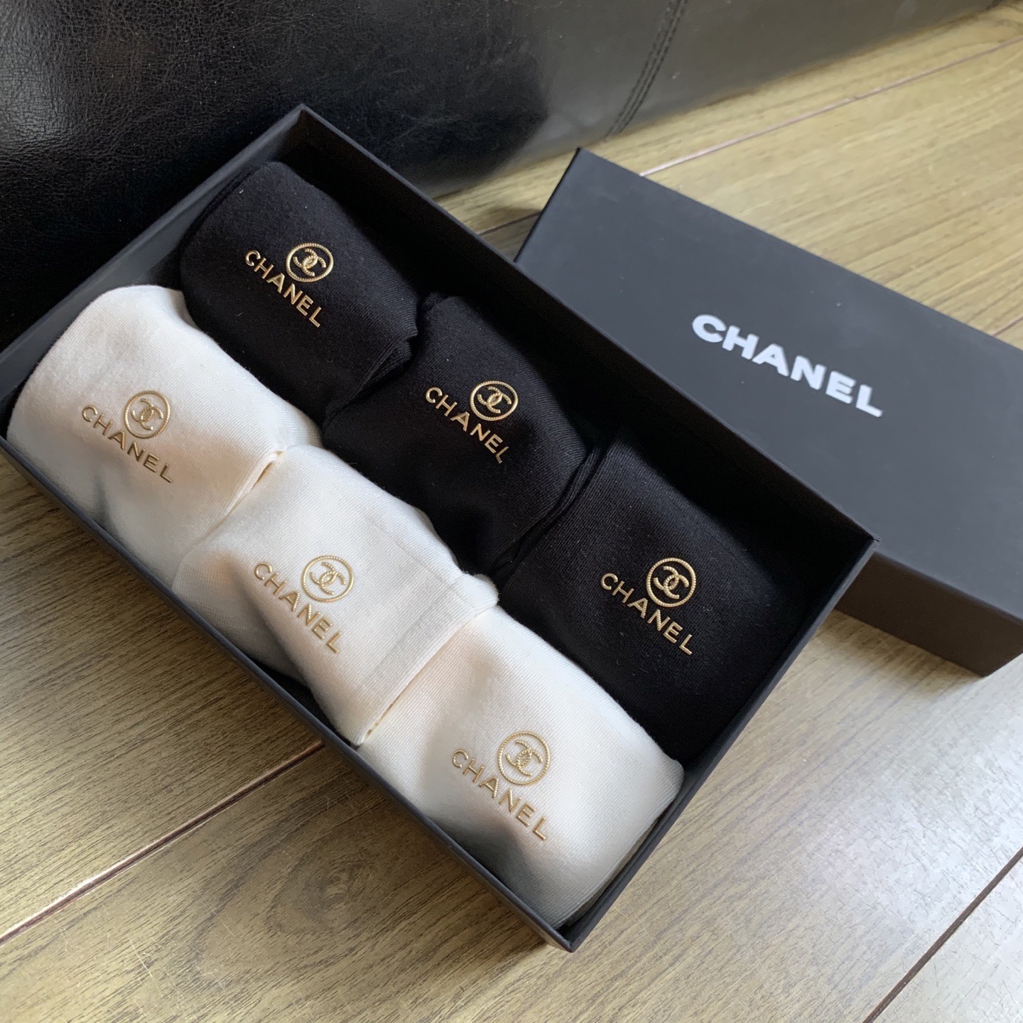 Носки женские в стиле Chanel средние хлопковые с вышивкой (набор 6 пар)