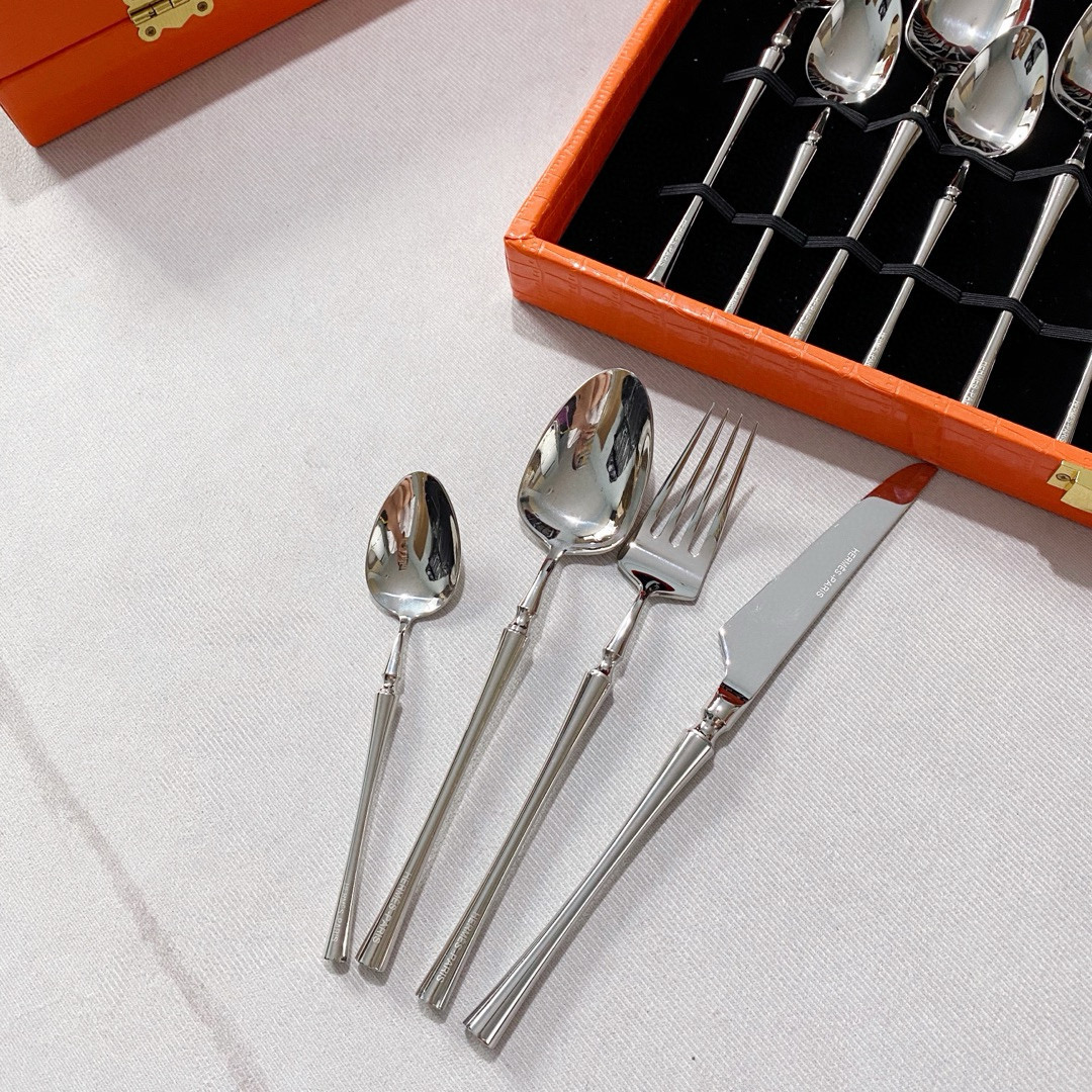 Набор столовых приборов унисекс в стиле Hermès серебристого цвета в премиальном подарочном кейсе (24 предмета)