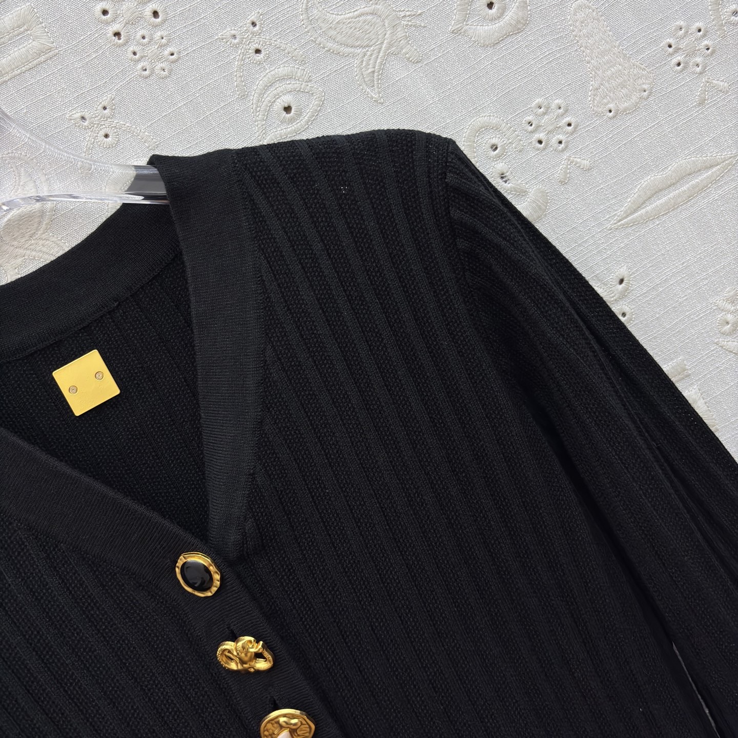 Платье женское Schiaparelli с V-образным вырезом чёрного цвета
