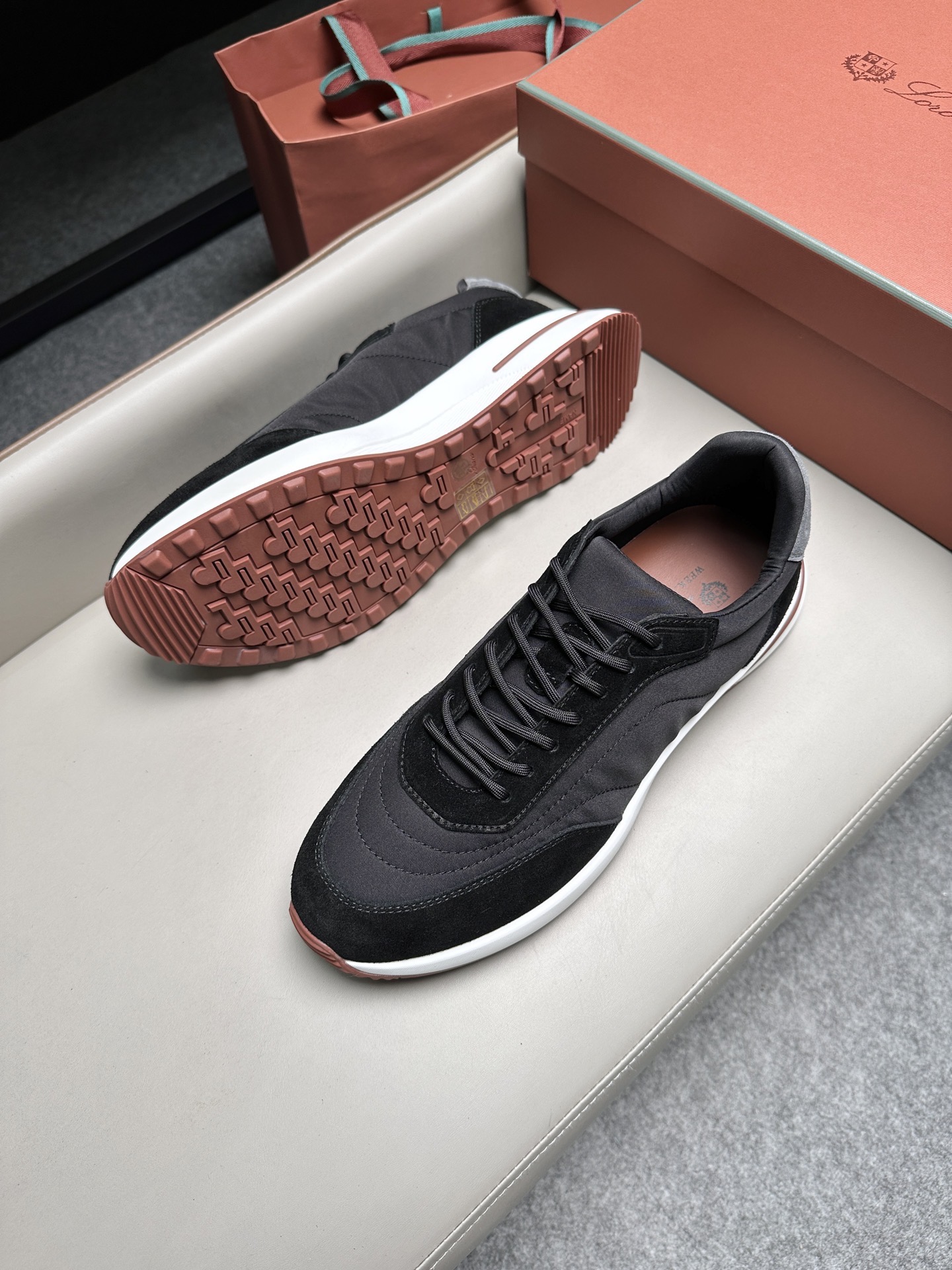 Кроссовки мужские в стиле Loro Piana черного цвета