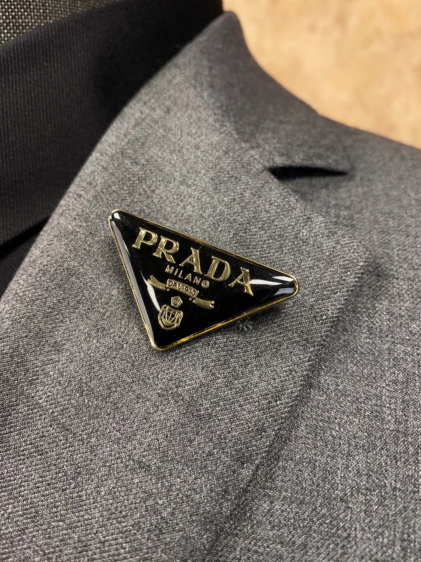 Костюм мужской в стиле Prada классический серого цвета (пиджак + брюки)