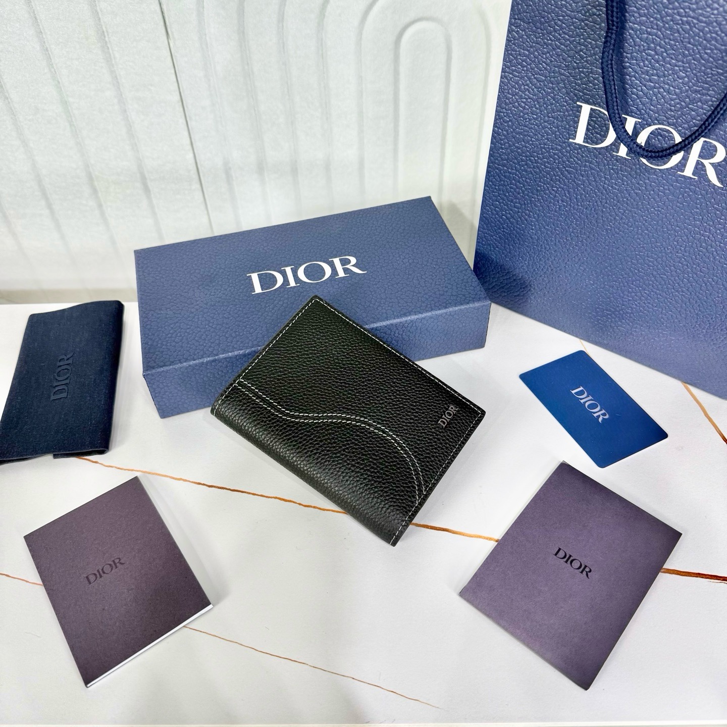 Обложка для паспорта мужская Dior чёрного цвета