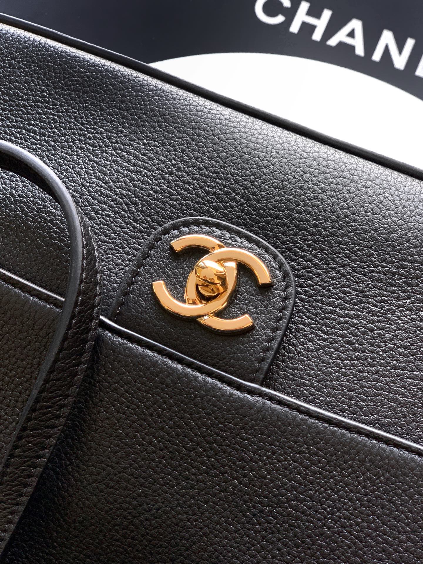 Сумка женская Chanel CF Shopping Bag черного цвета