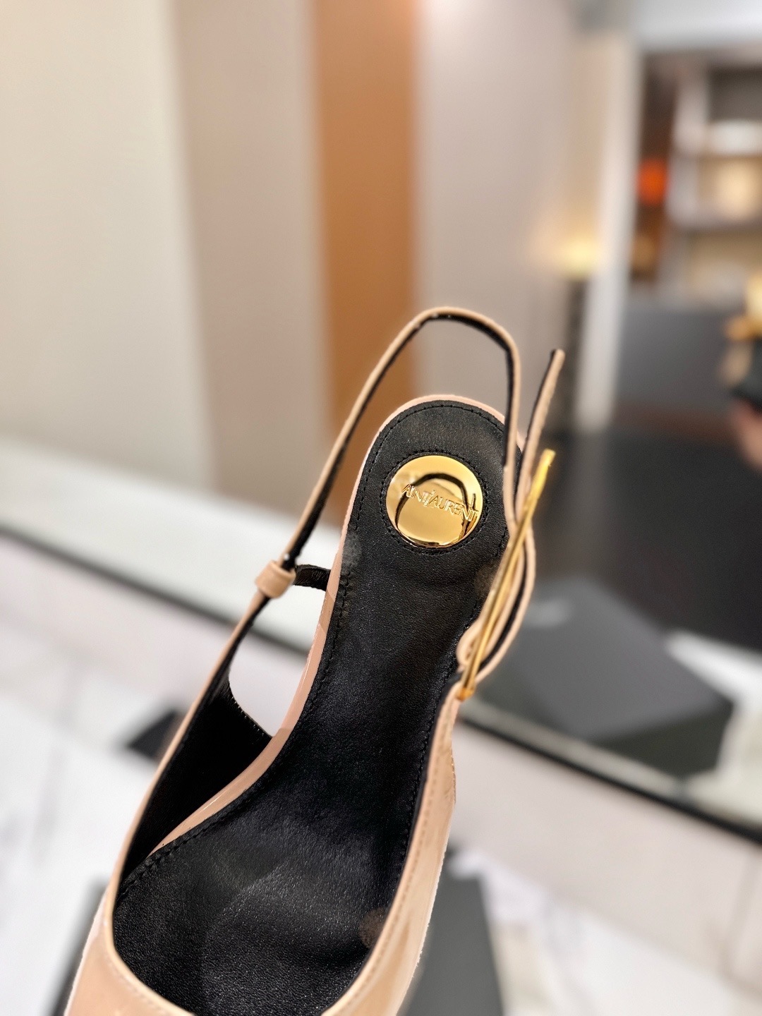 Босоножки женские Saint Laurent YSL бежевого цвета