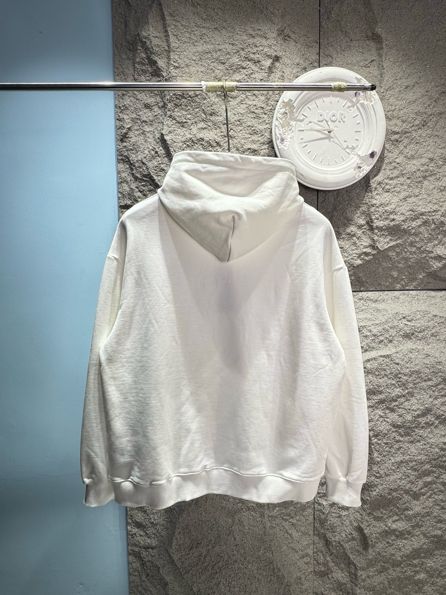 Худи мужское Dior Hooded Sweatshirt with Dior Embroidery белого цвета