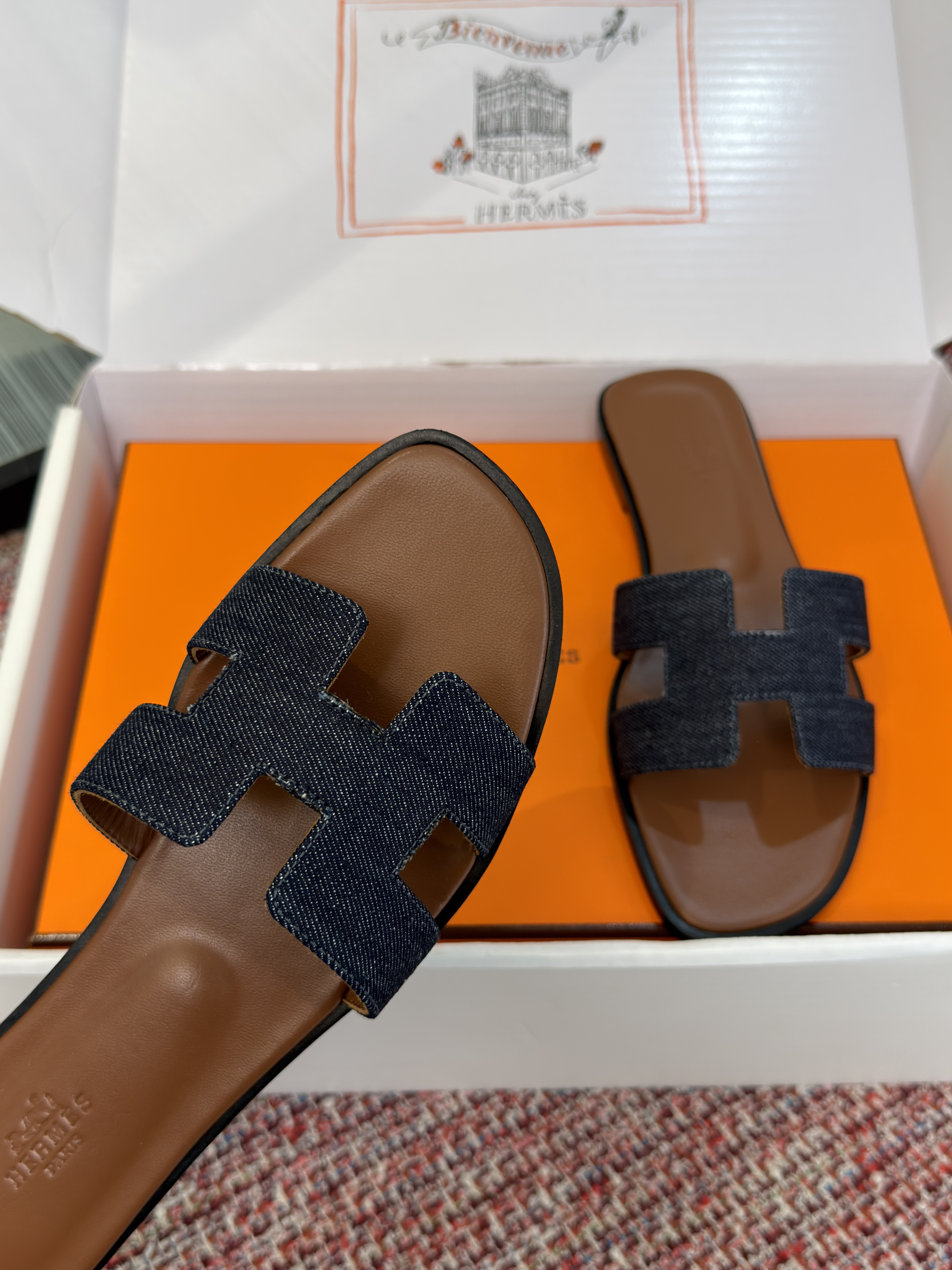 Шлёпанцы женские в стиле Hermès Oran тёмно-серого и коричневого цвета