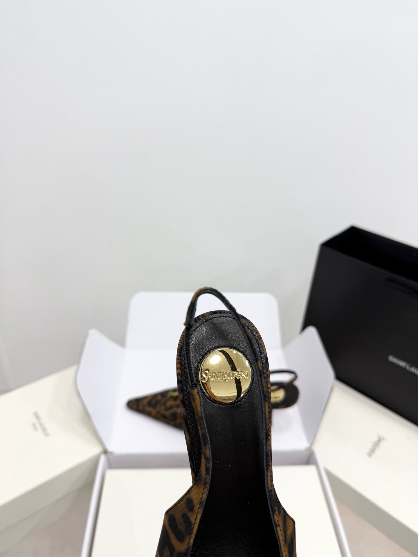 Слингбэки женские Saint Laurent Jeanne леопардового цвета