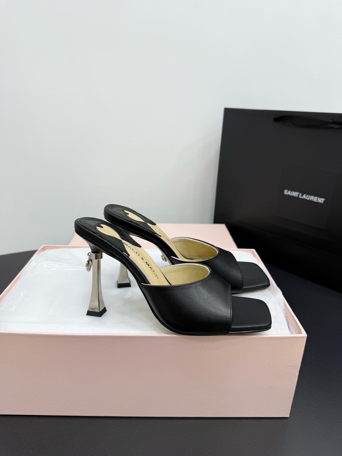 Мюли женские в стиле Mach & Mach черного цвета