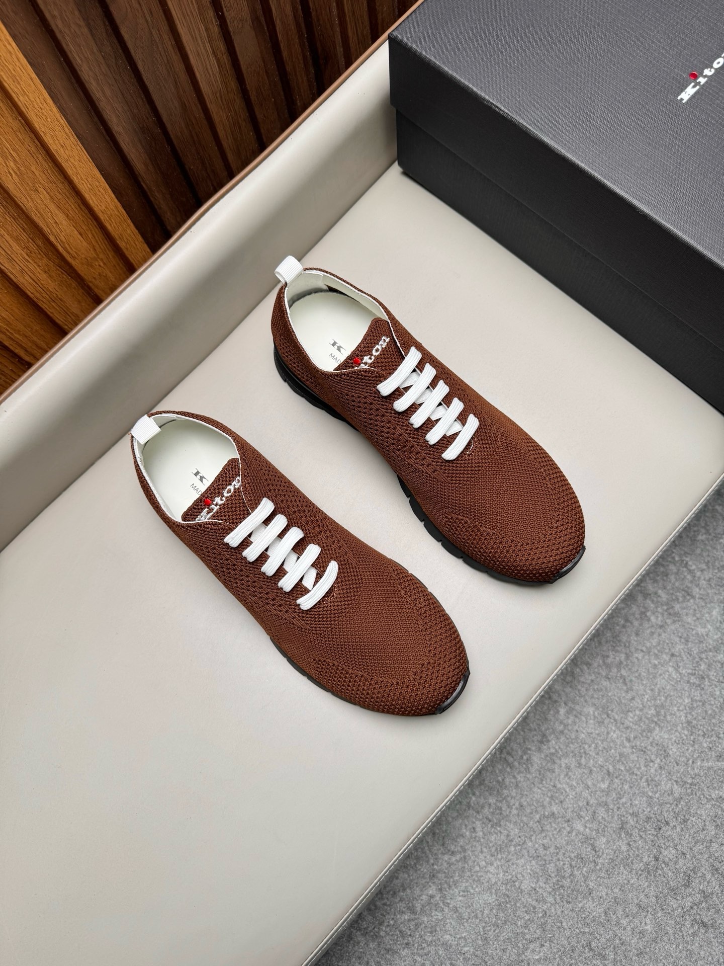 Кроссовки мужские Kiton коричневого цвета